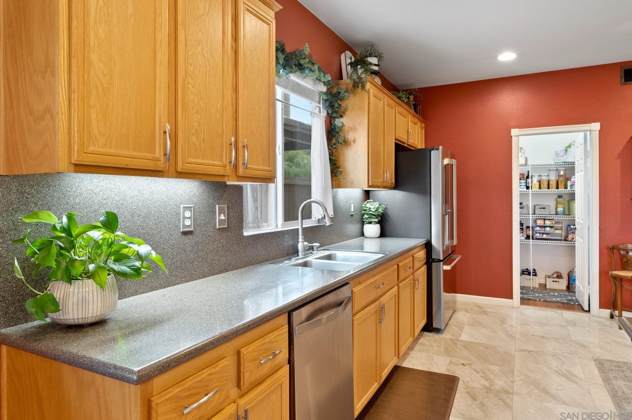 1288 Long View Dr, Chula Vista CA  91915-1661 exterior