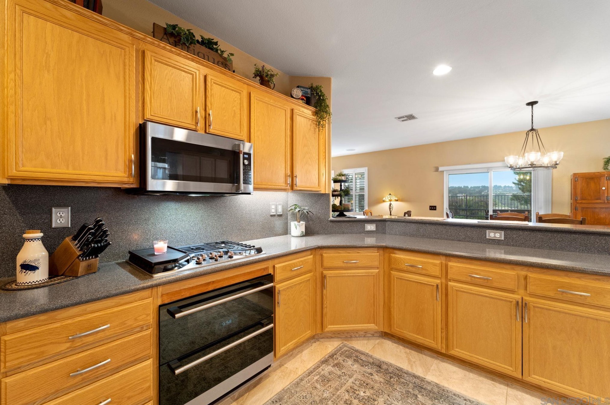 1288 Long View Dr, Chula Vista CA  91915-1661 exterior