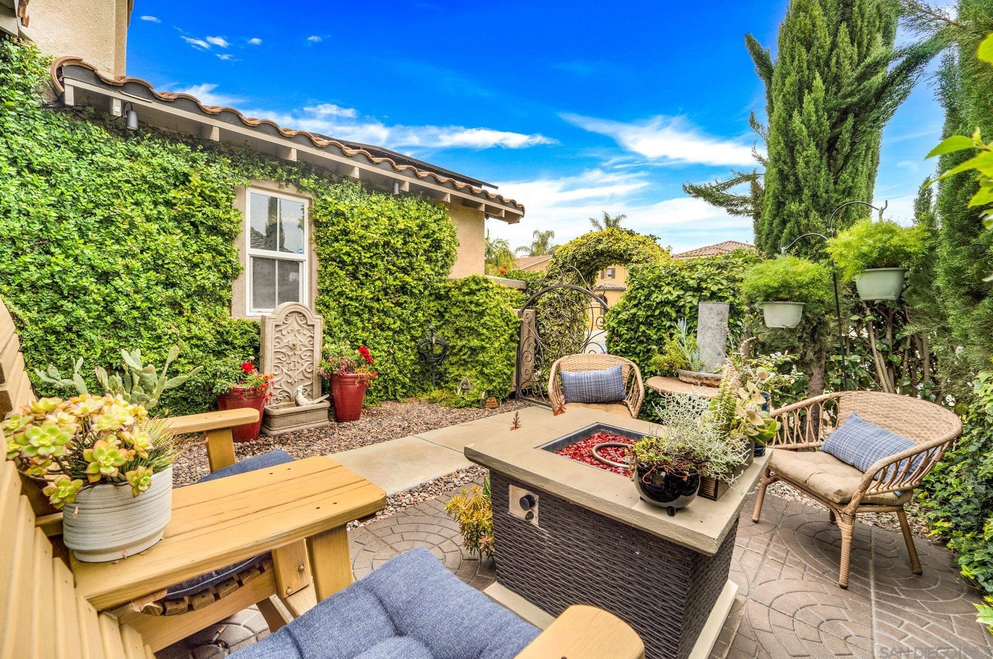 1288 Long View Dr, Chula Vista CA  91915-1661 exterior