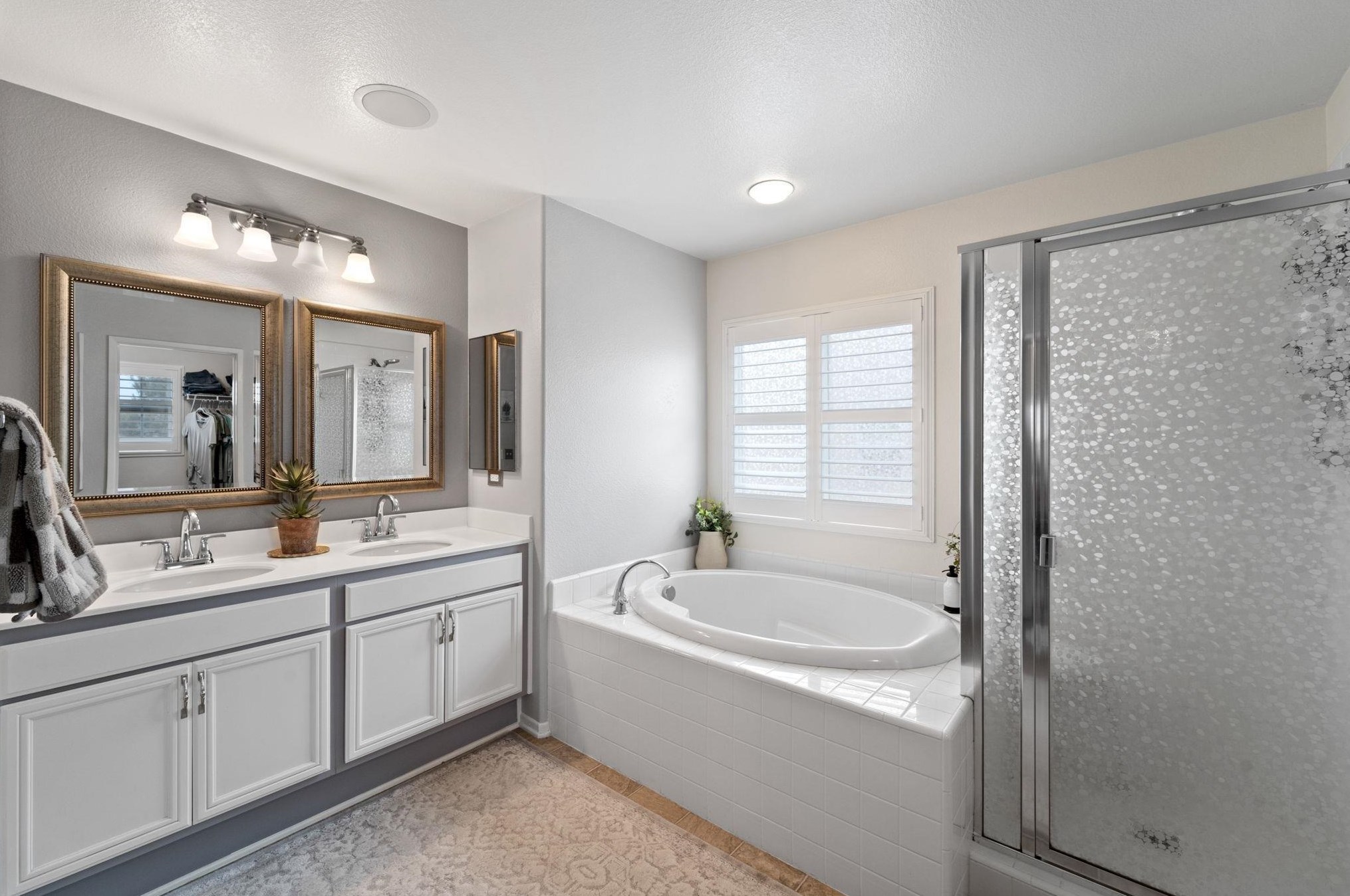 1288 Long View Dr, Chula Vista CA  91915-1661 exterior