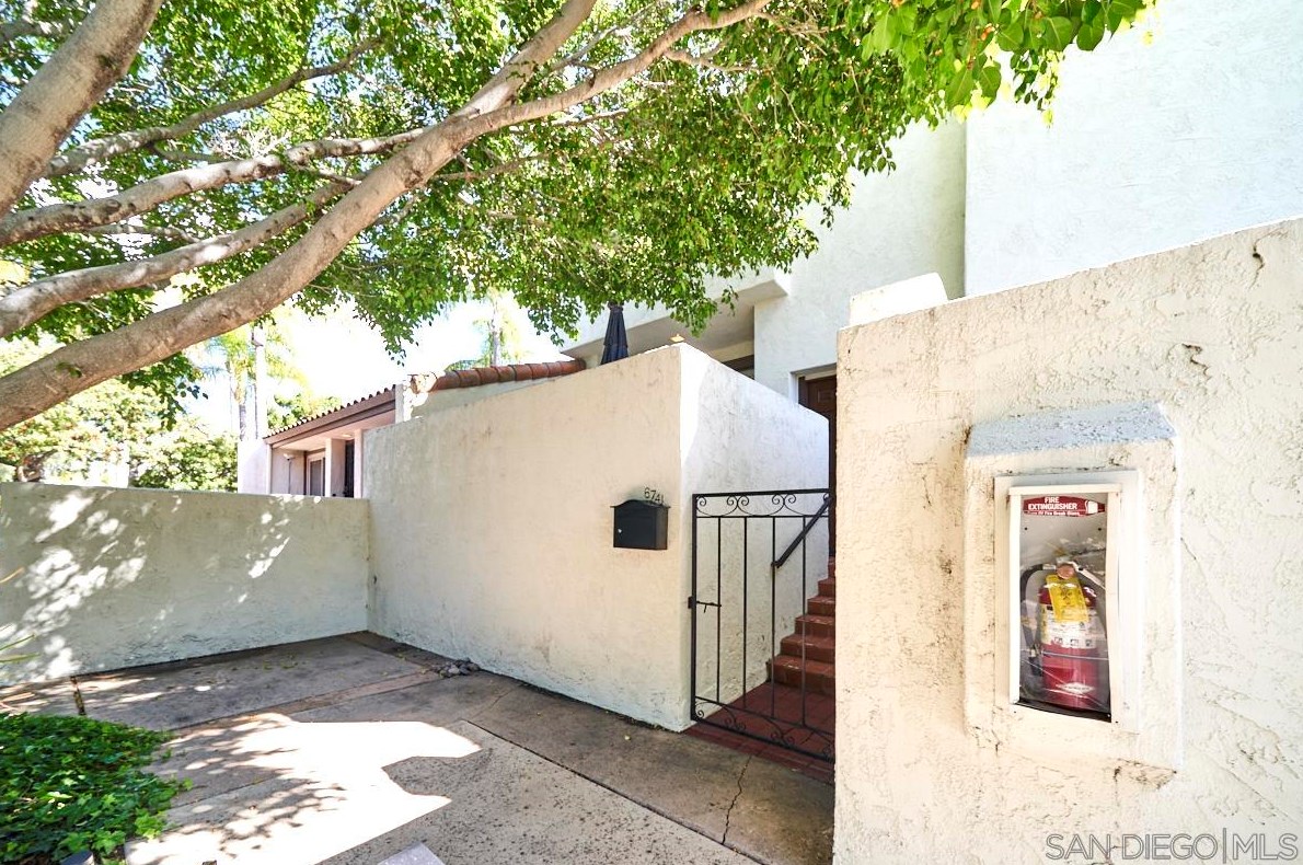 6741 Caminito Del Greco, San Diego, CA 92120-2218