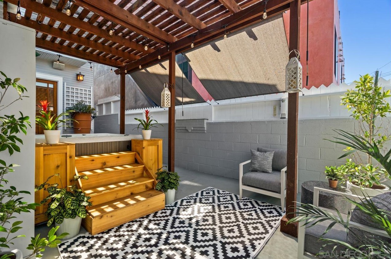 2527 Meade Ave, San Diego CA  92116-2951 exterior