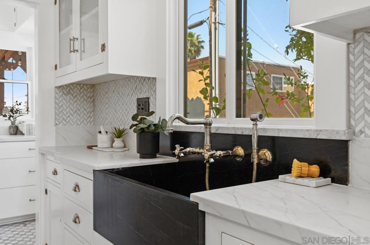 2527 Meade Ave, San Diego CA  92116-2951 exterior