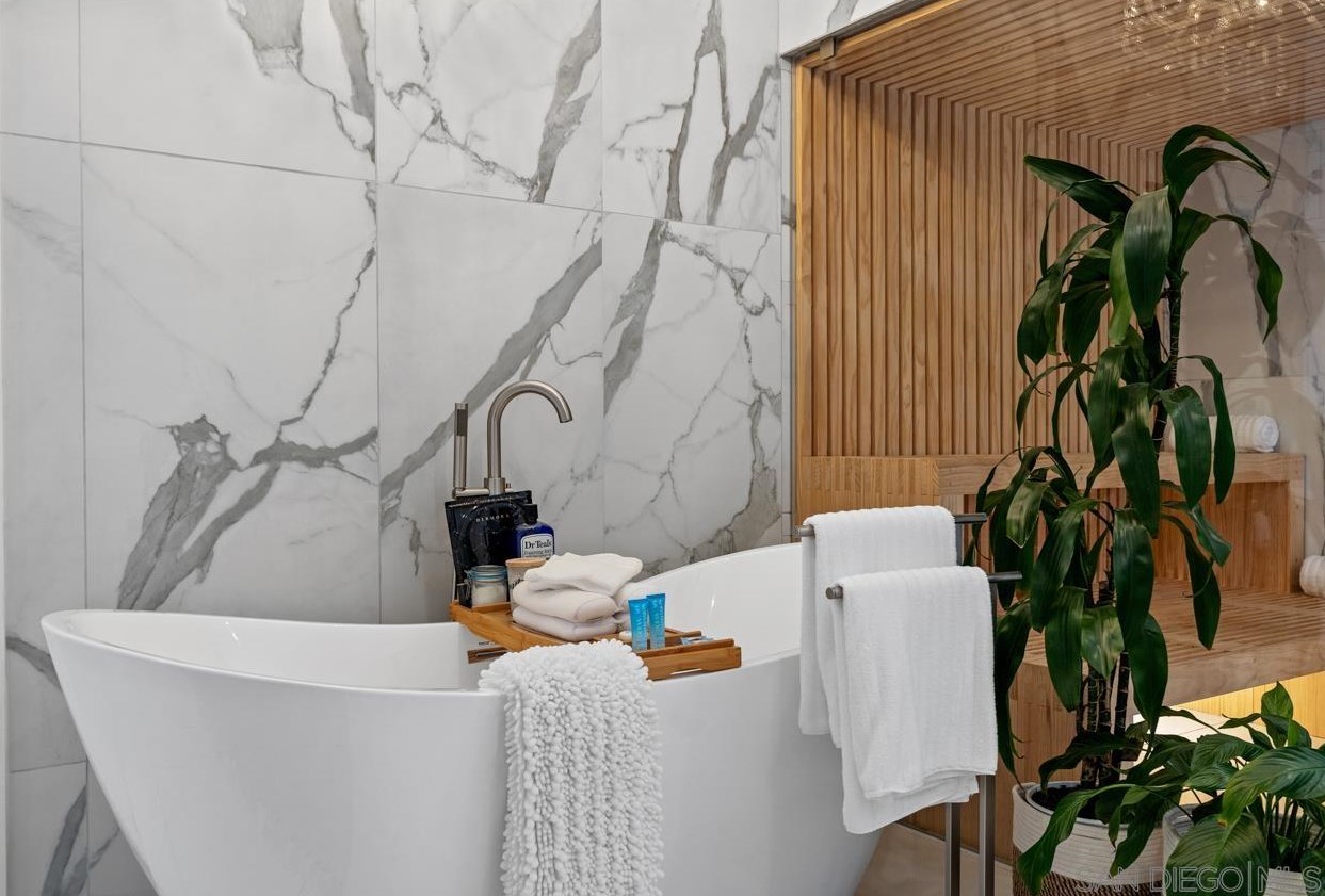 2527 Meade Ave, San Diego CA  92116-2951 exterior