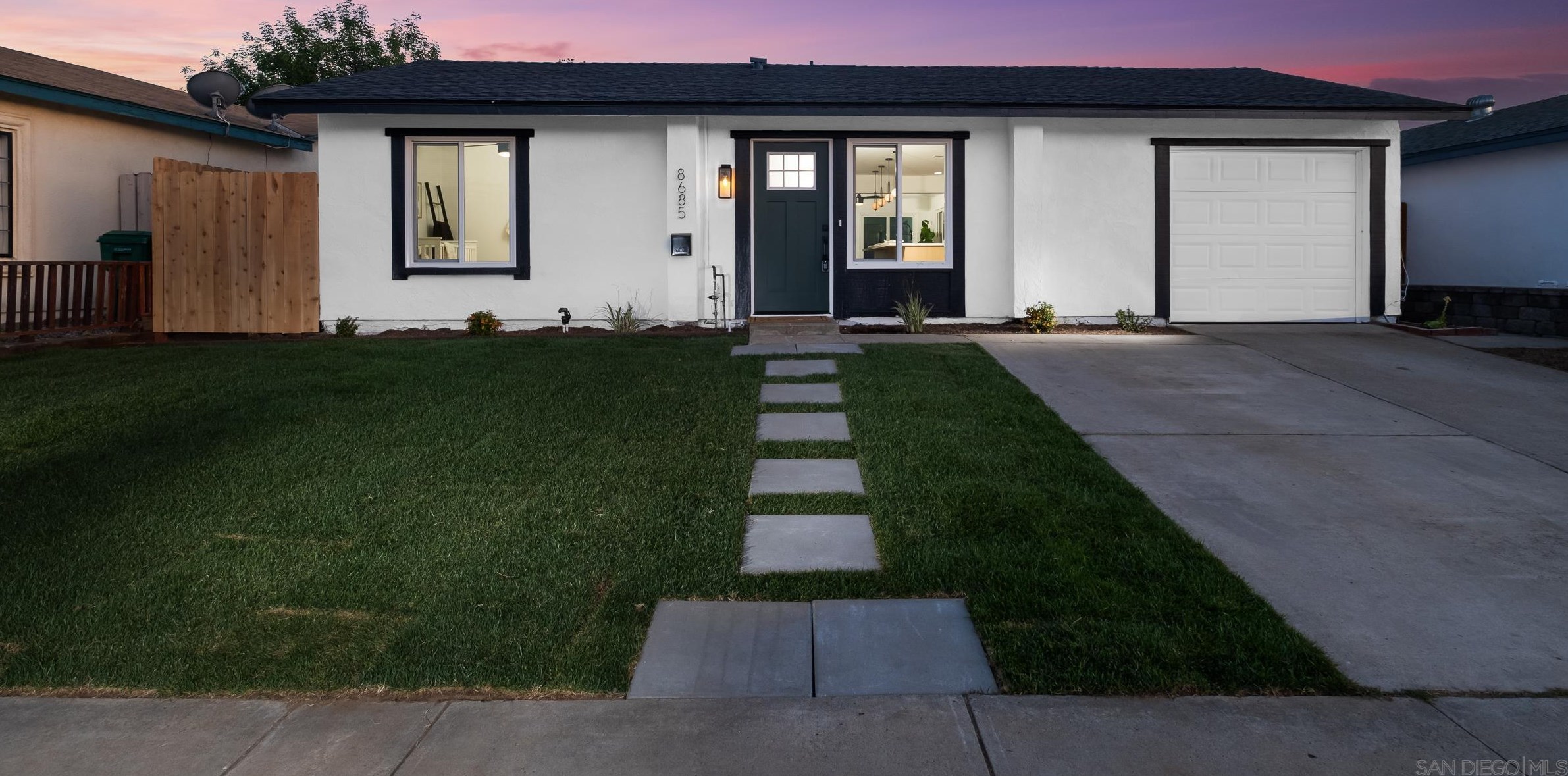 8685 Hebrides Dr, San Diego CA 92126-3314 exterior