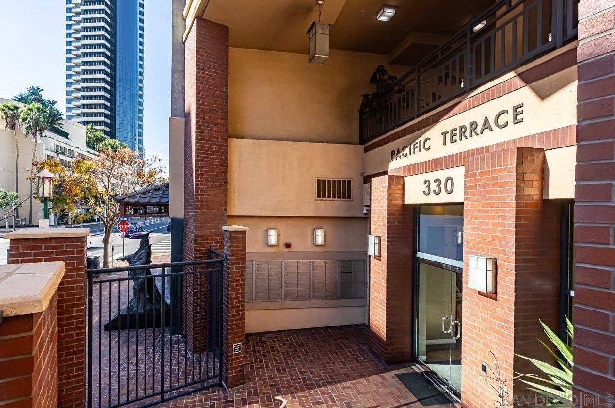 330 J St, San Diego CA  92101-6789 exterior