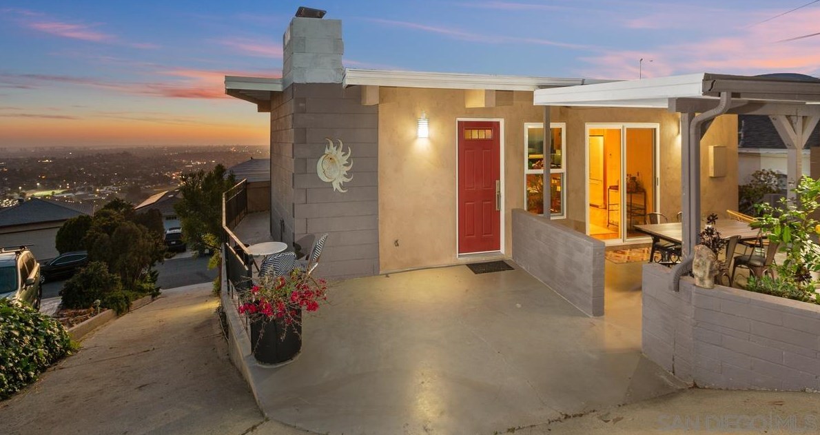 4343 Summit Dr, La Mesa, CA 91941