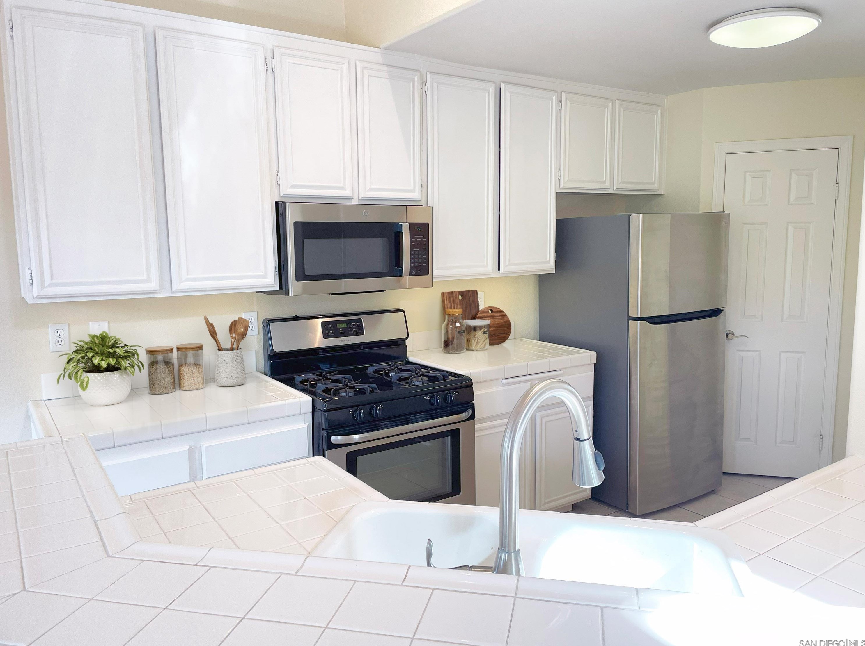 4571 54 St, San Diego CA 92105-3704 exterior