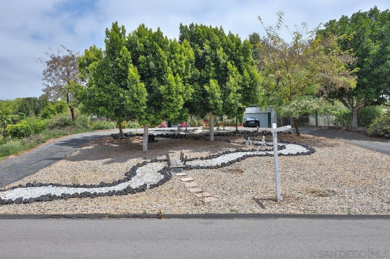 3142 Kaywood Dr, Escondido, CA 92026-8411