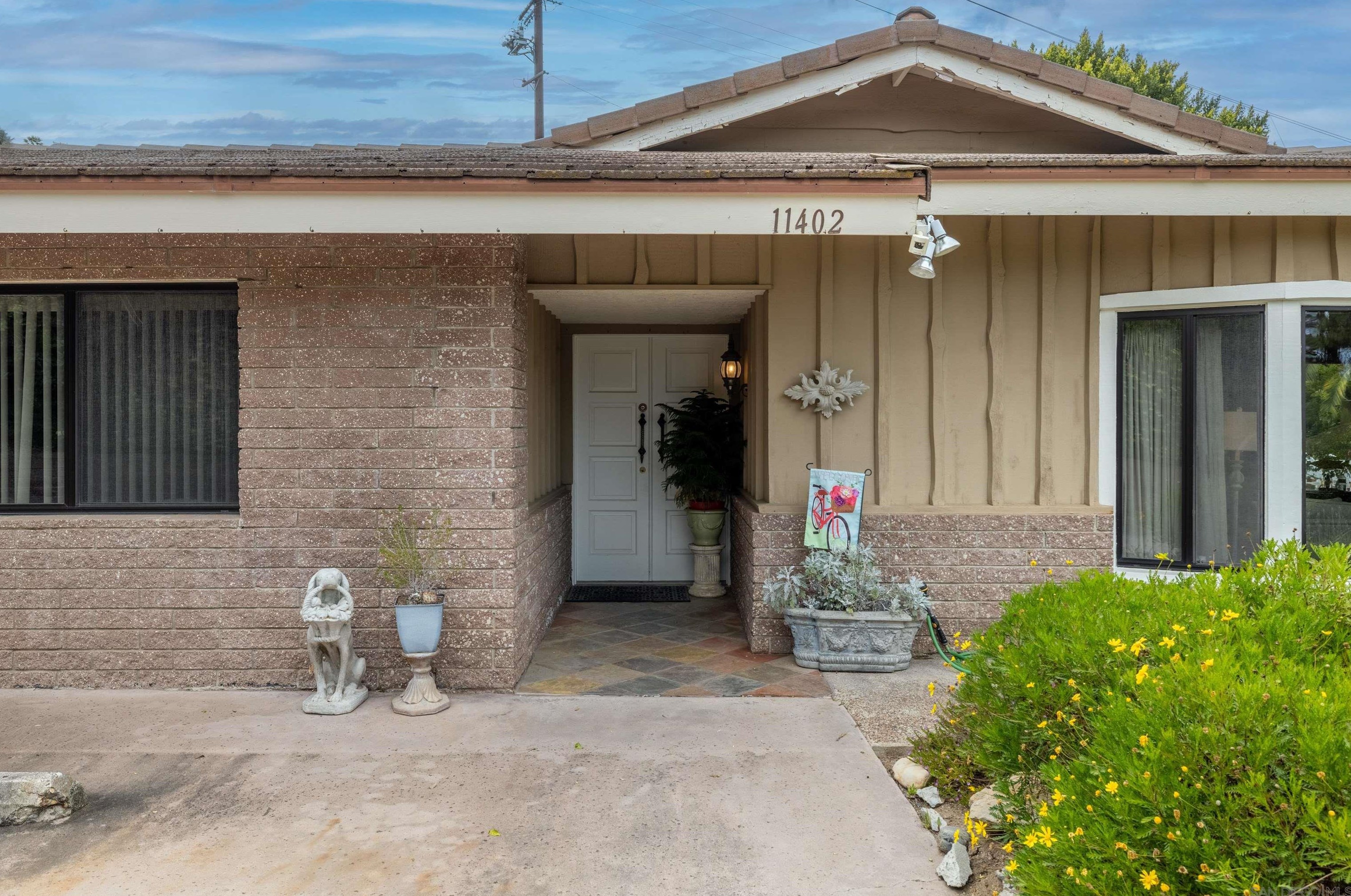 11402 Meadow Creek Rd, El Cajon, CA 92020-8240