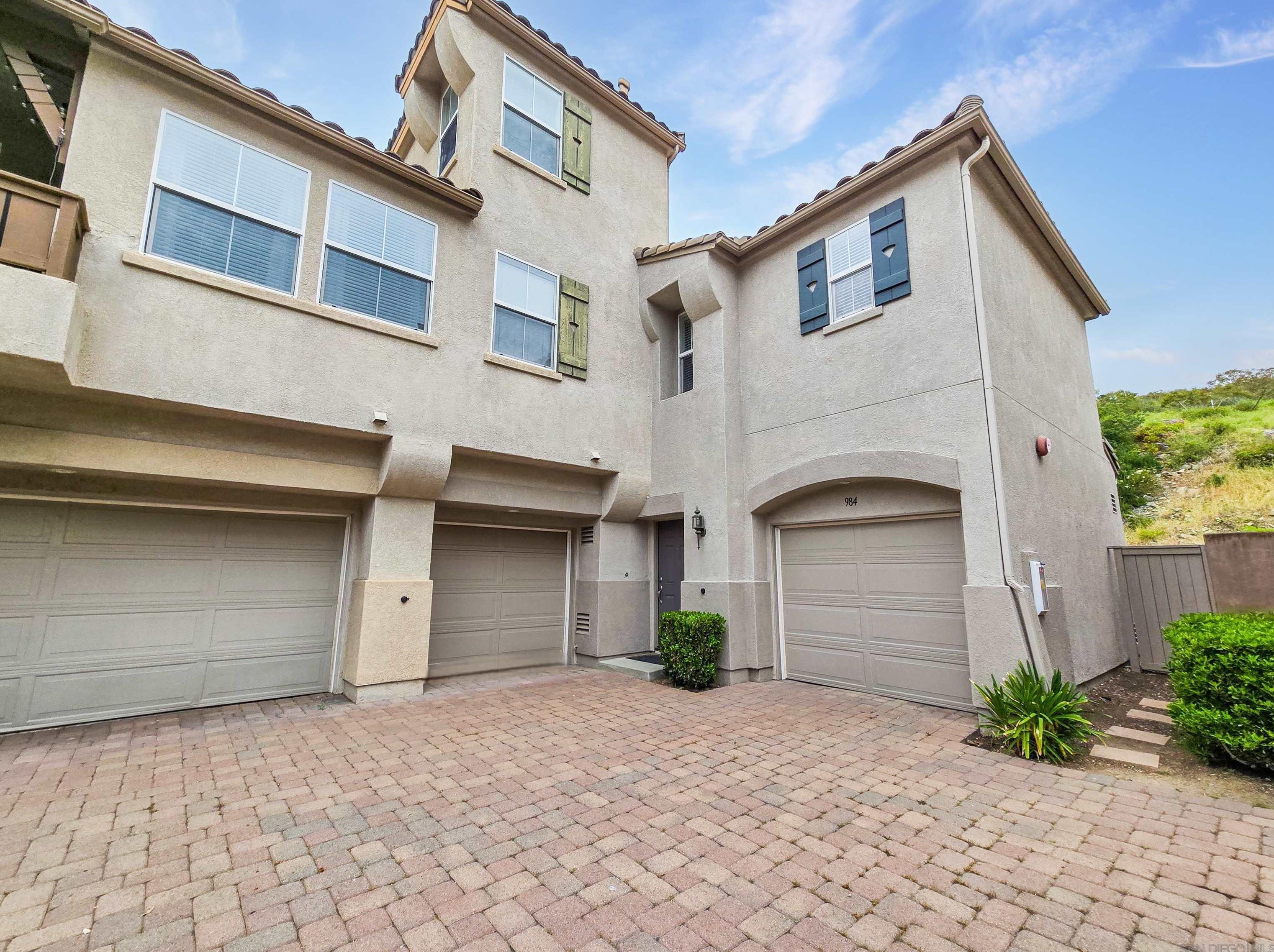 984 Pearleaf Ct, San Marcos, CA 92078