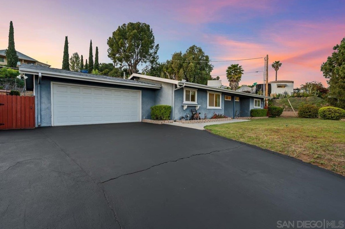 1490 E El Norte Pkwy, Escondido, CA 92027
