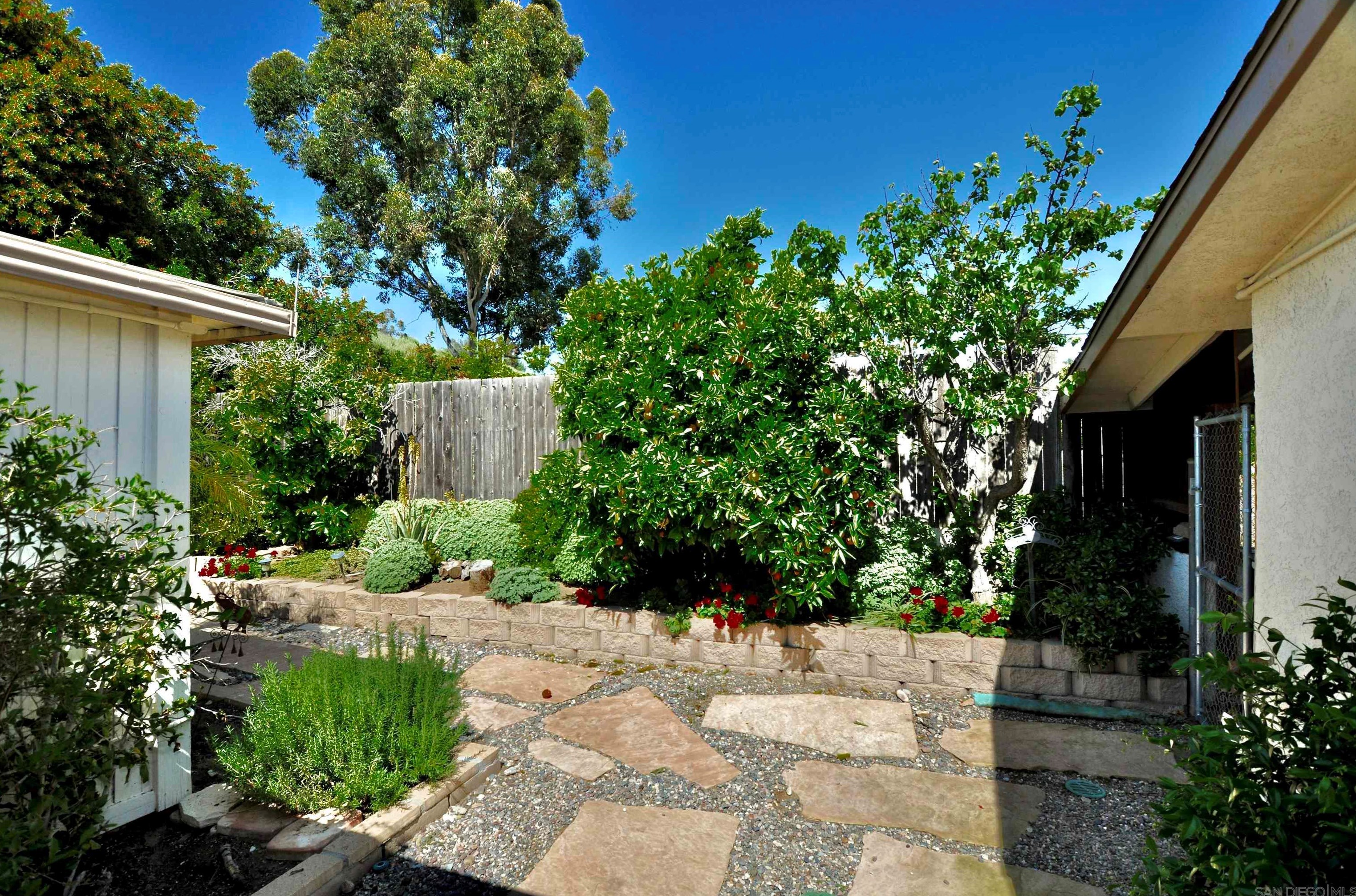 12460 Vaughan Rd, Poway, CA 92064