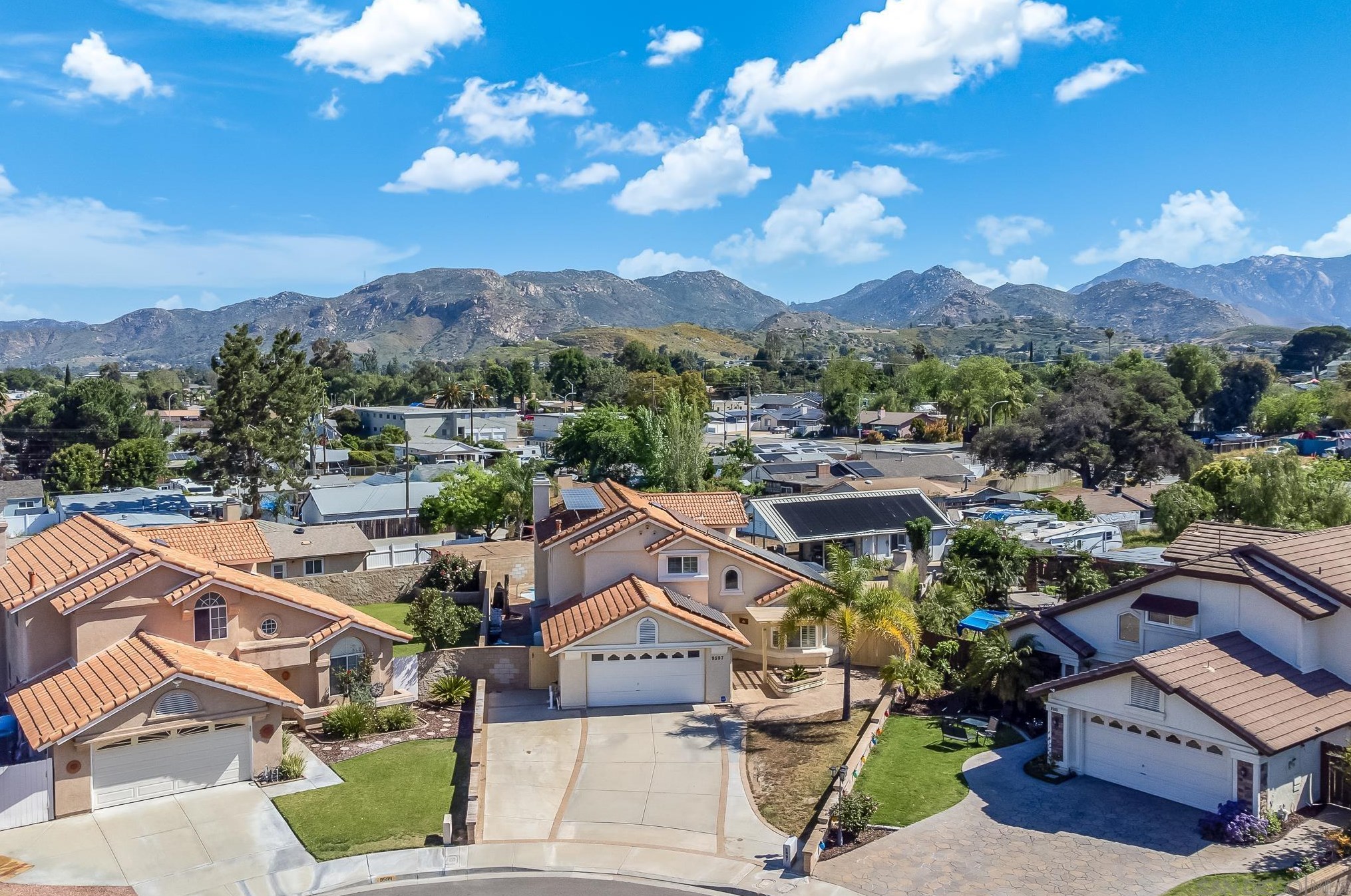 9597 Leyendekker Ct, Lakeside, CA 92040