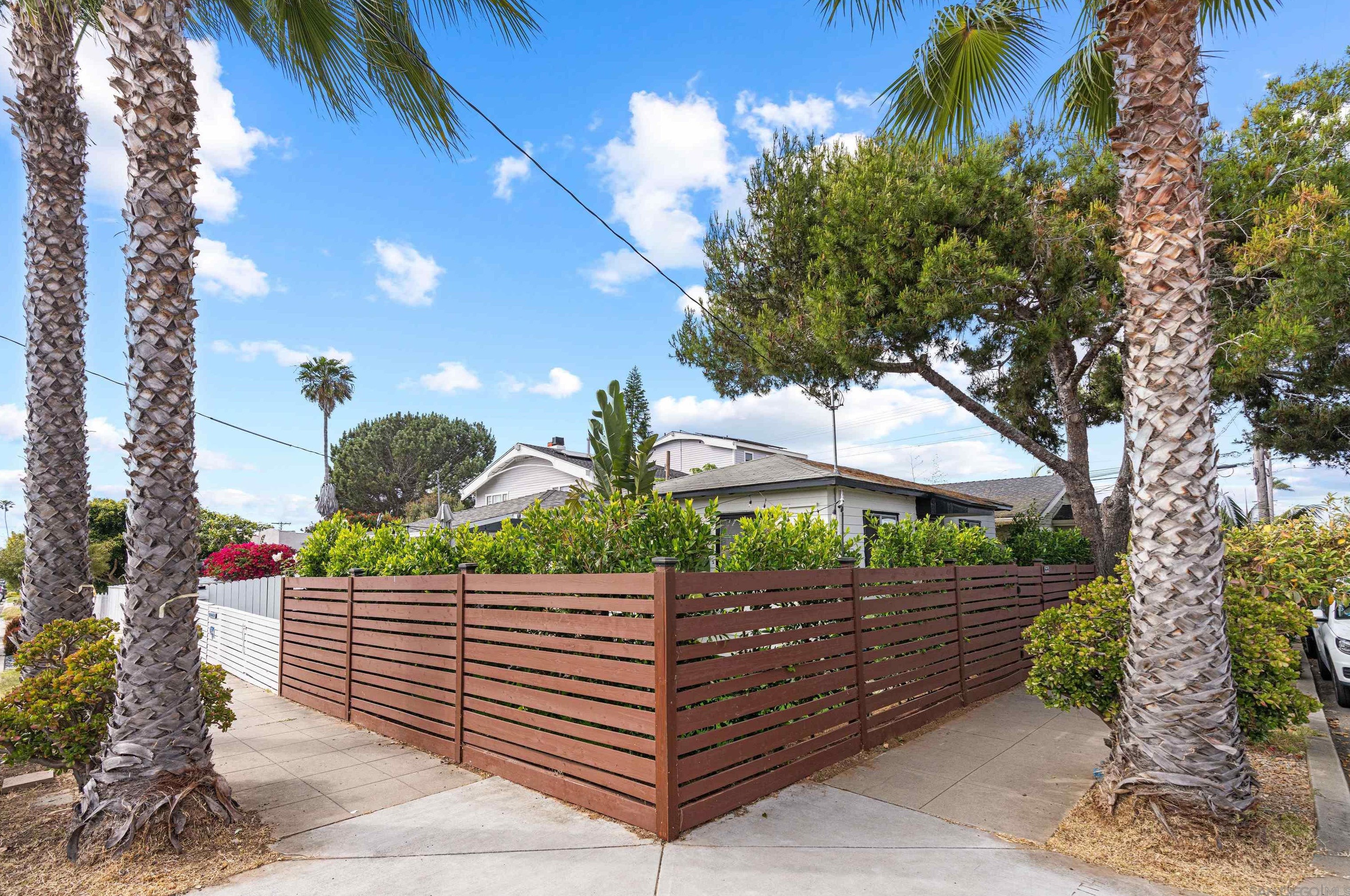 2136 Froude St, San Diego, CA 92107-2350