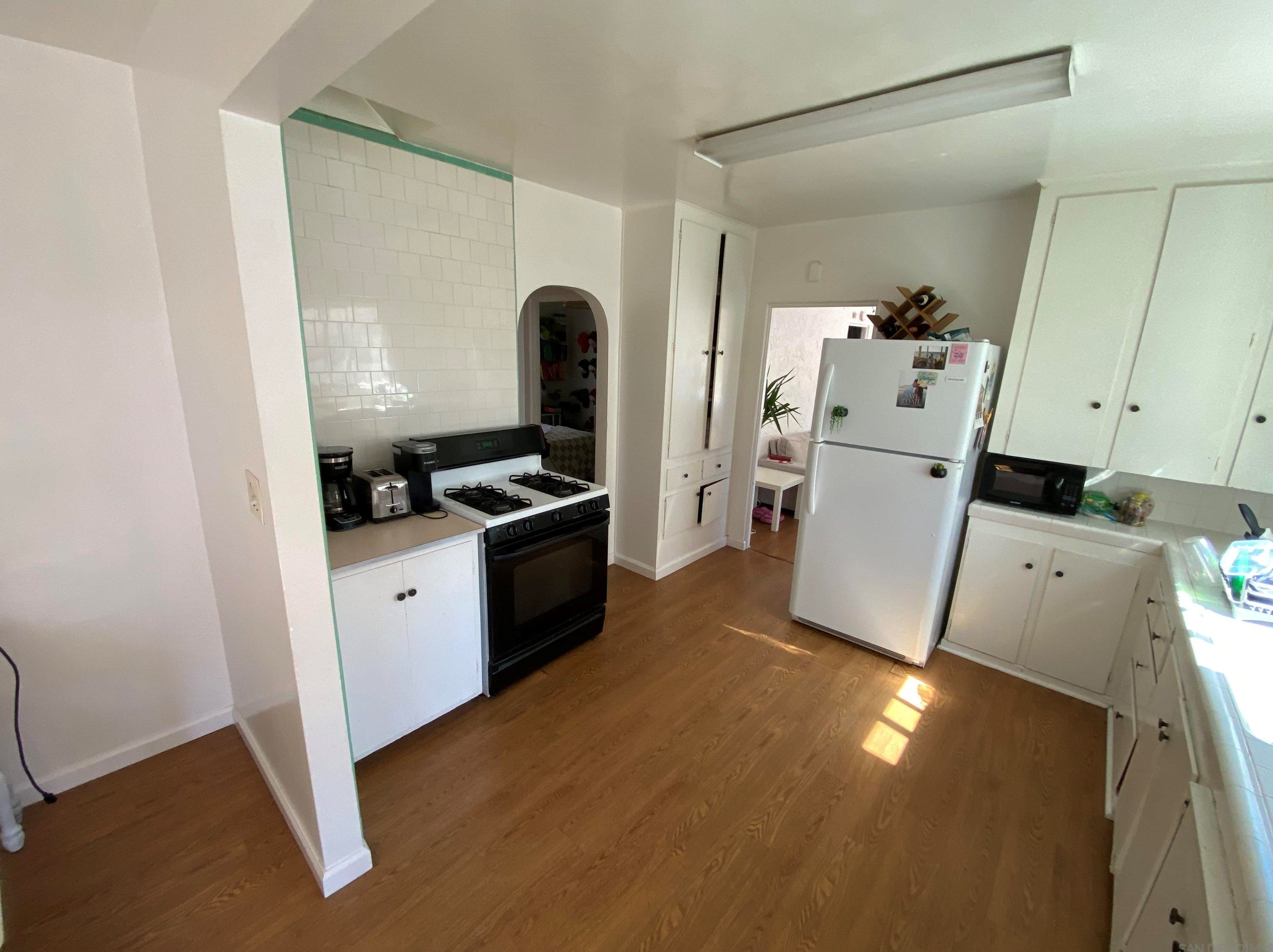 3296 Talbot St, San Diego CA 92106-2449 exterior