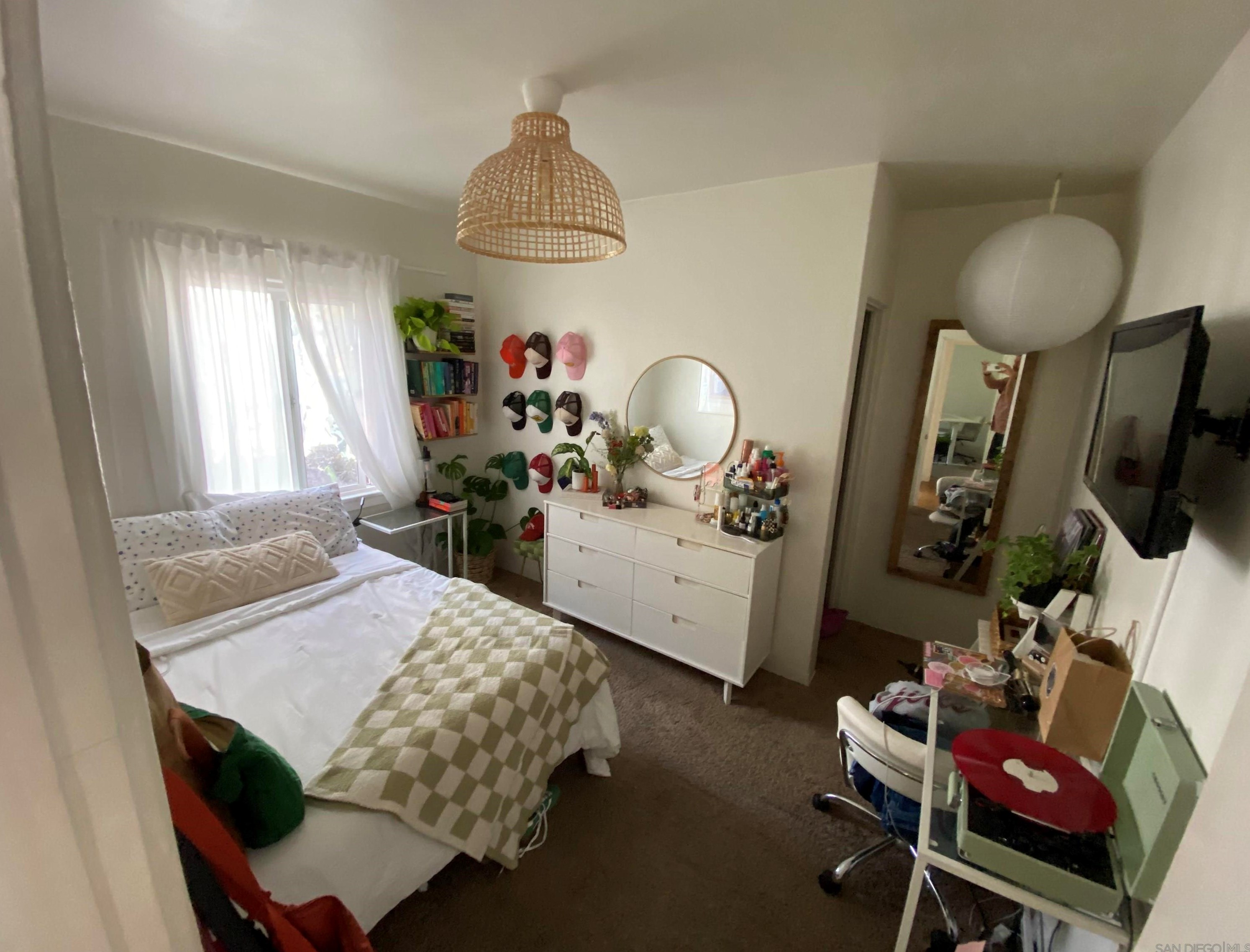 3296 Talbot St, San Diego CA 92106-2449 exterior