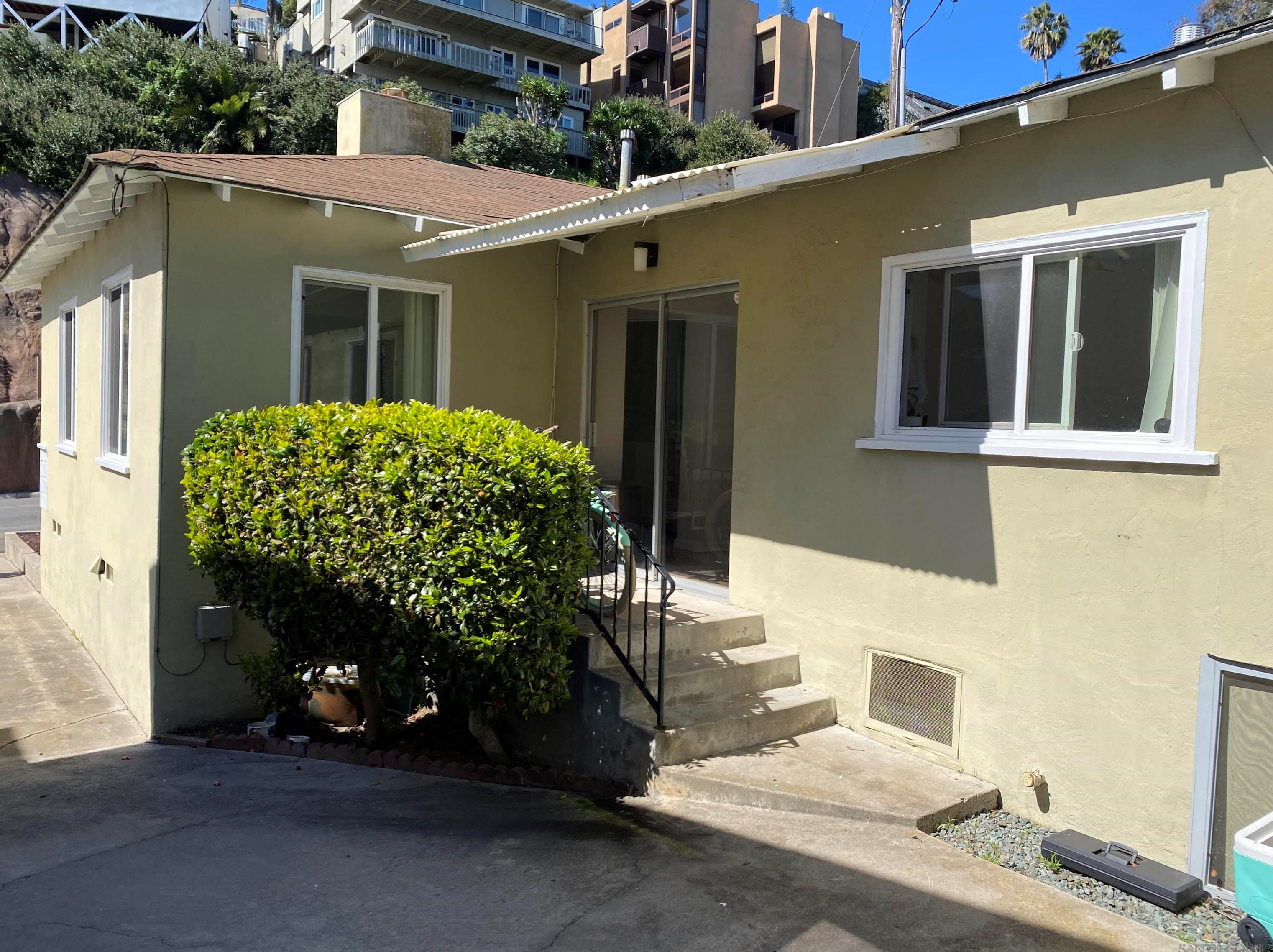 3296 Talbot St, San Diego, CA 92106-2449