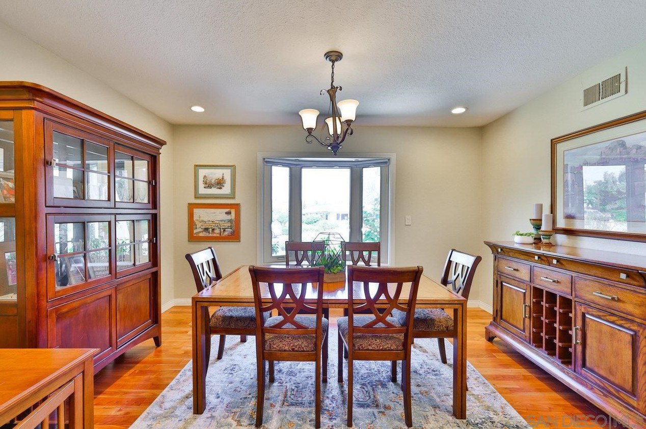 4956 Golfglen Rd, Bonita CA  91902-2512 exterior