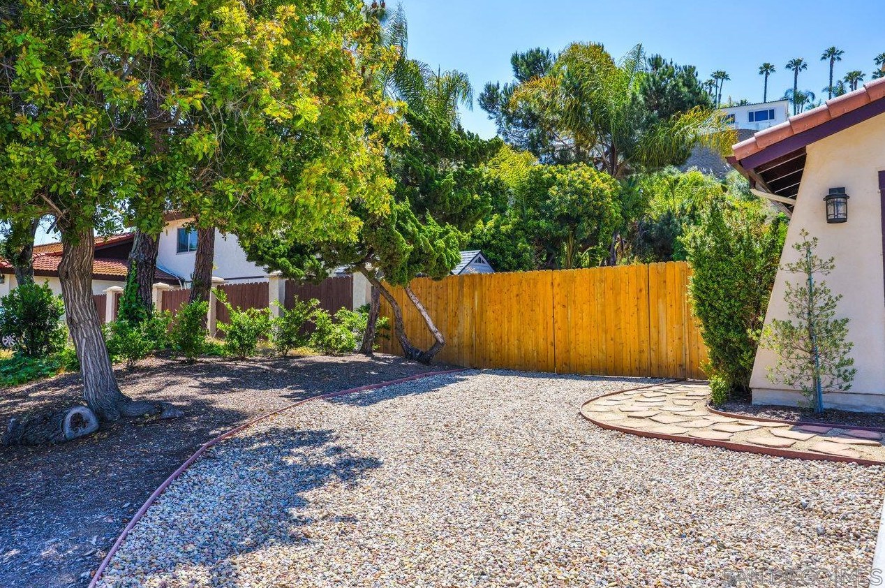 4956 Golfglen Rd, Bonita CA  91902-2512 exterior