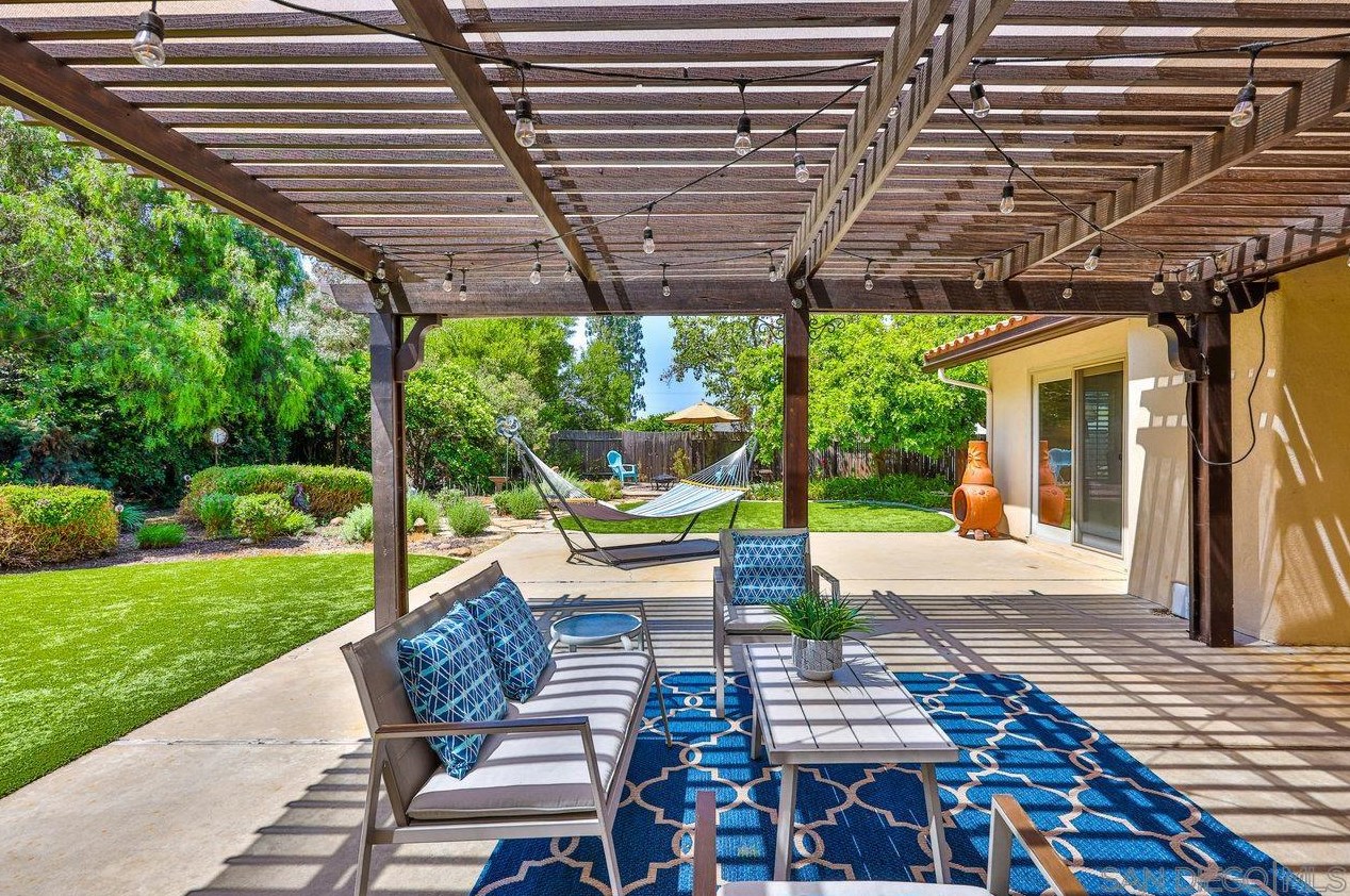 4956 Golfglen Rd, Bonita CA  91902-2512 exterior