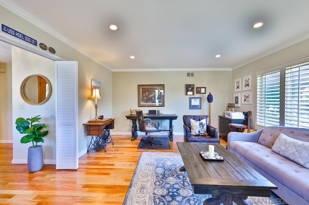 4956 Golfglen Rd, Bonita CA  91902-2512 exterior