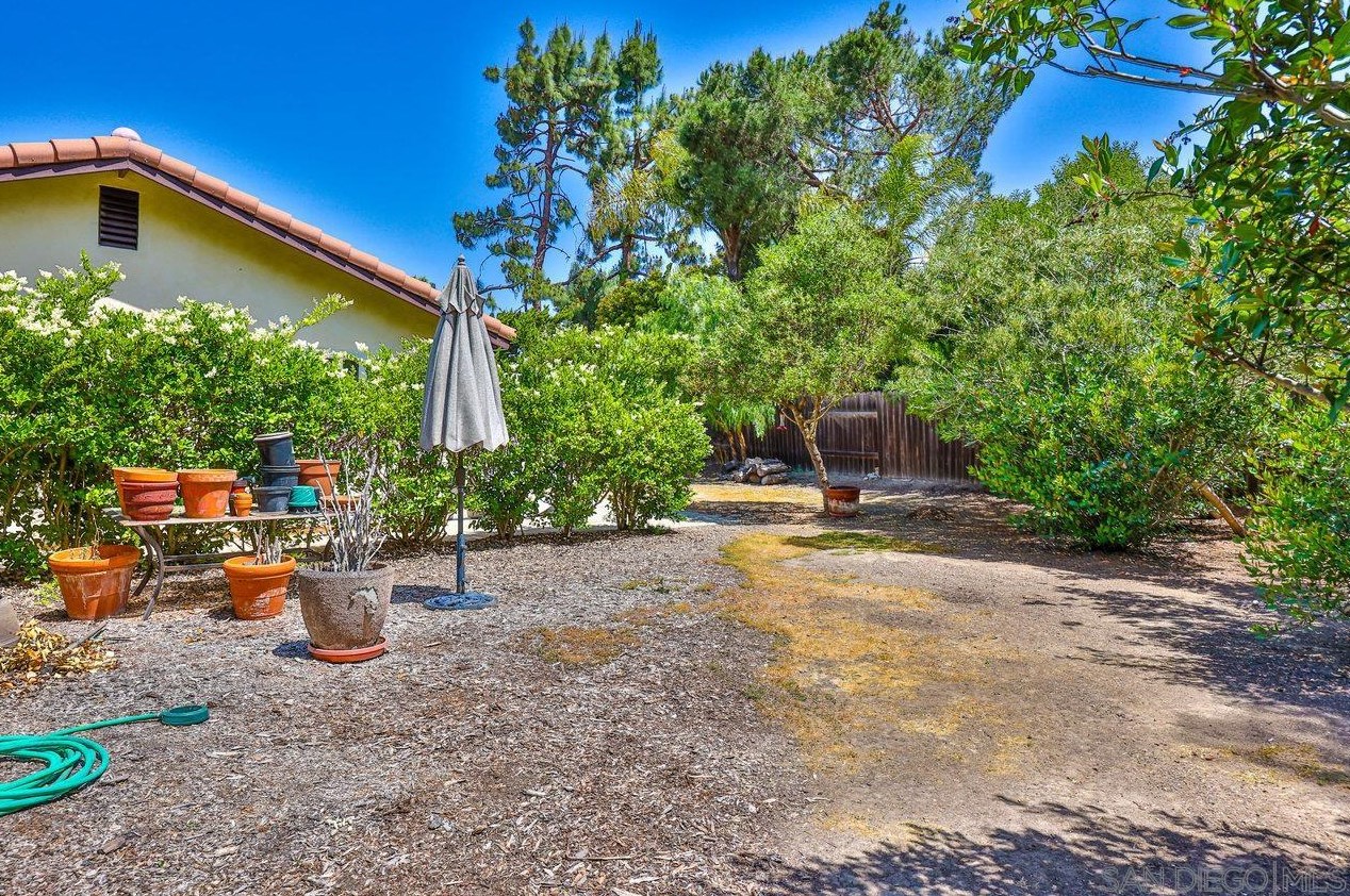 4956 Golfglen Rd, Bonita CA  91902-2512 exterior