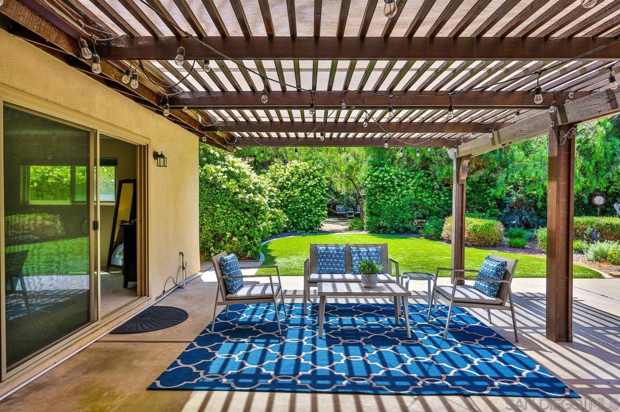 4956 Golfglen Rd, Bonita CA  91902-2512 exterior