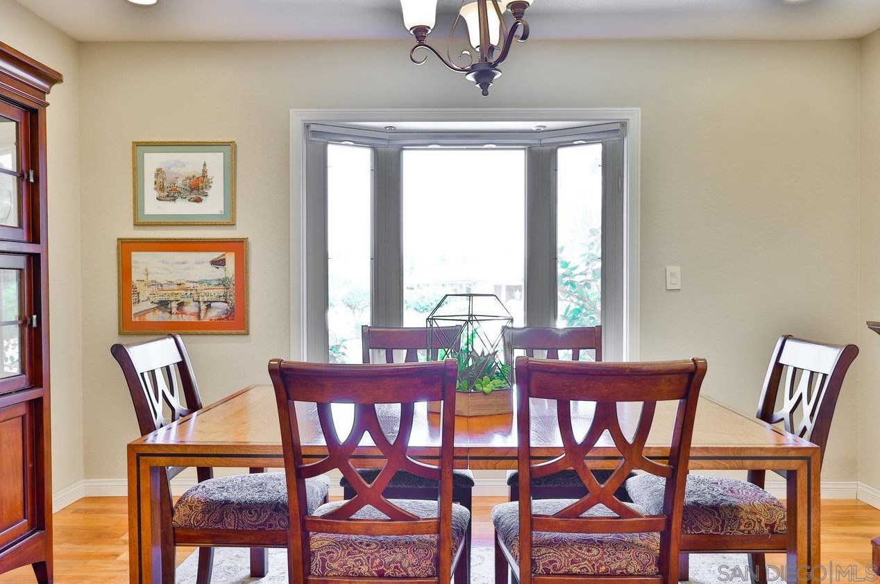 4956 Golfglen Rd, Bonita CA  91902-2512 exterior