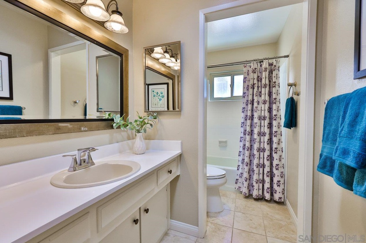 4956 Golfglen Rd, Bonita CA  91902-2512 exterior