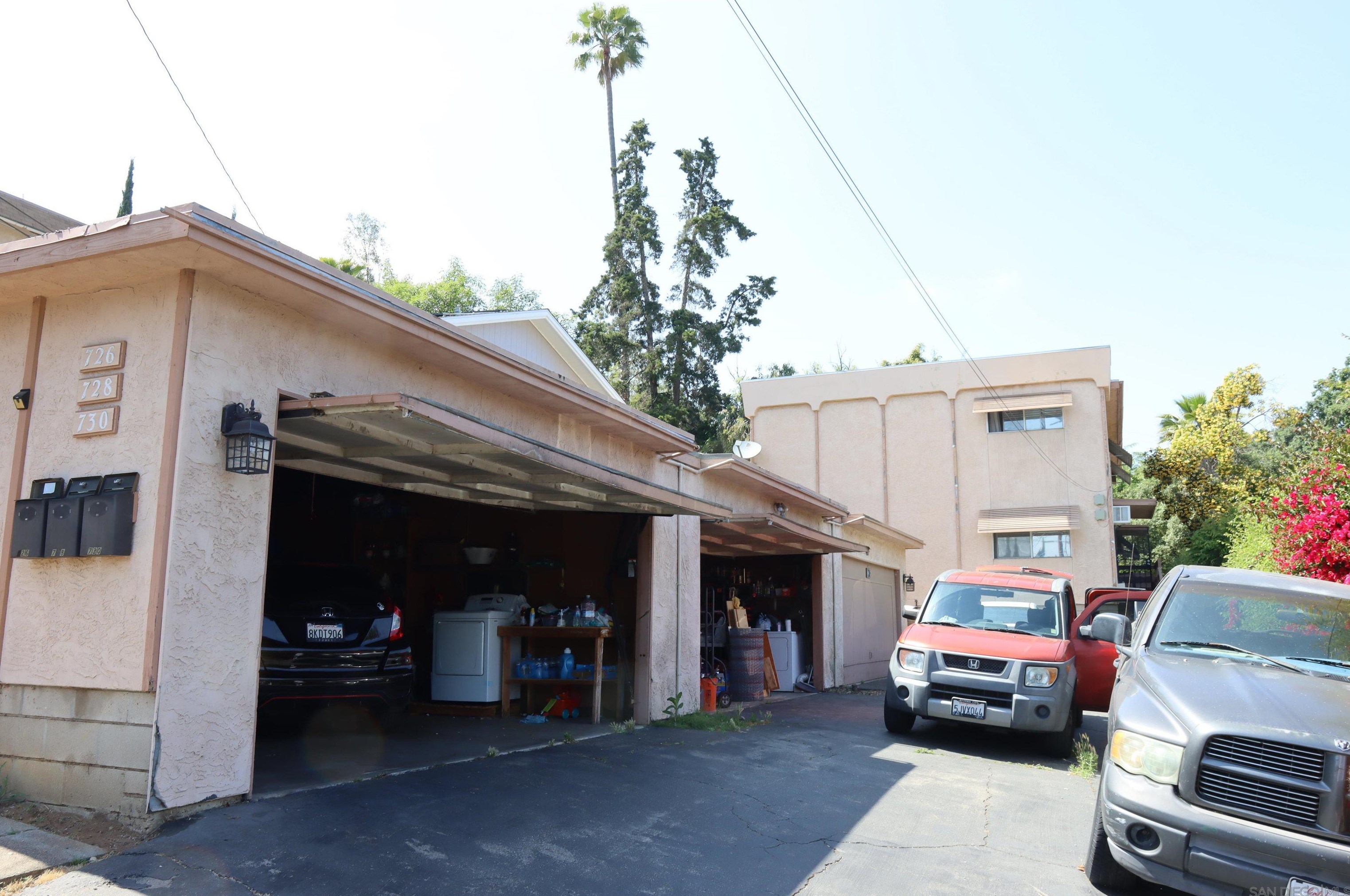 726 7th Ave, Escondido, CA 92025-4016