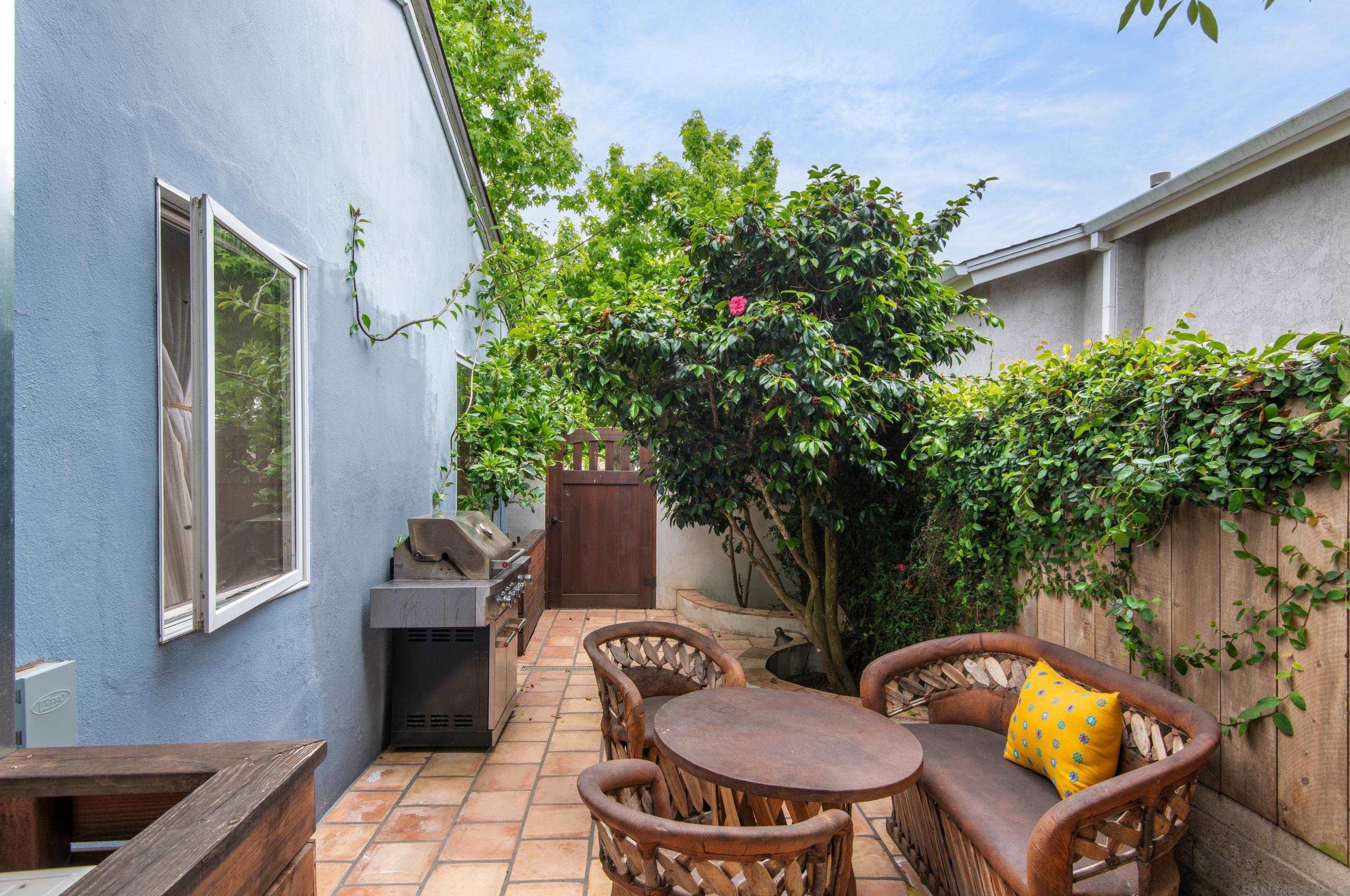 840 Tarento Dr, San Diego CA  92106-2826 exterior