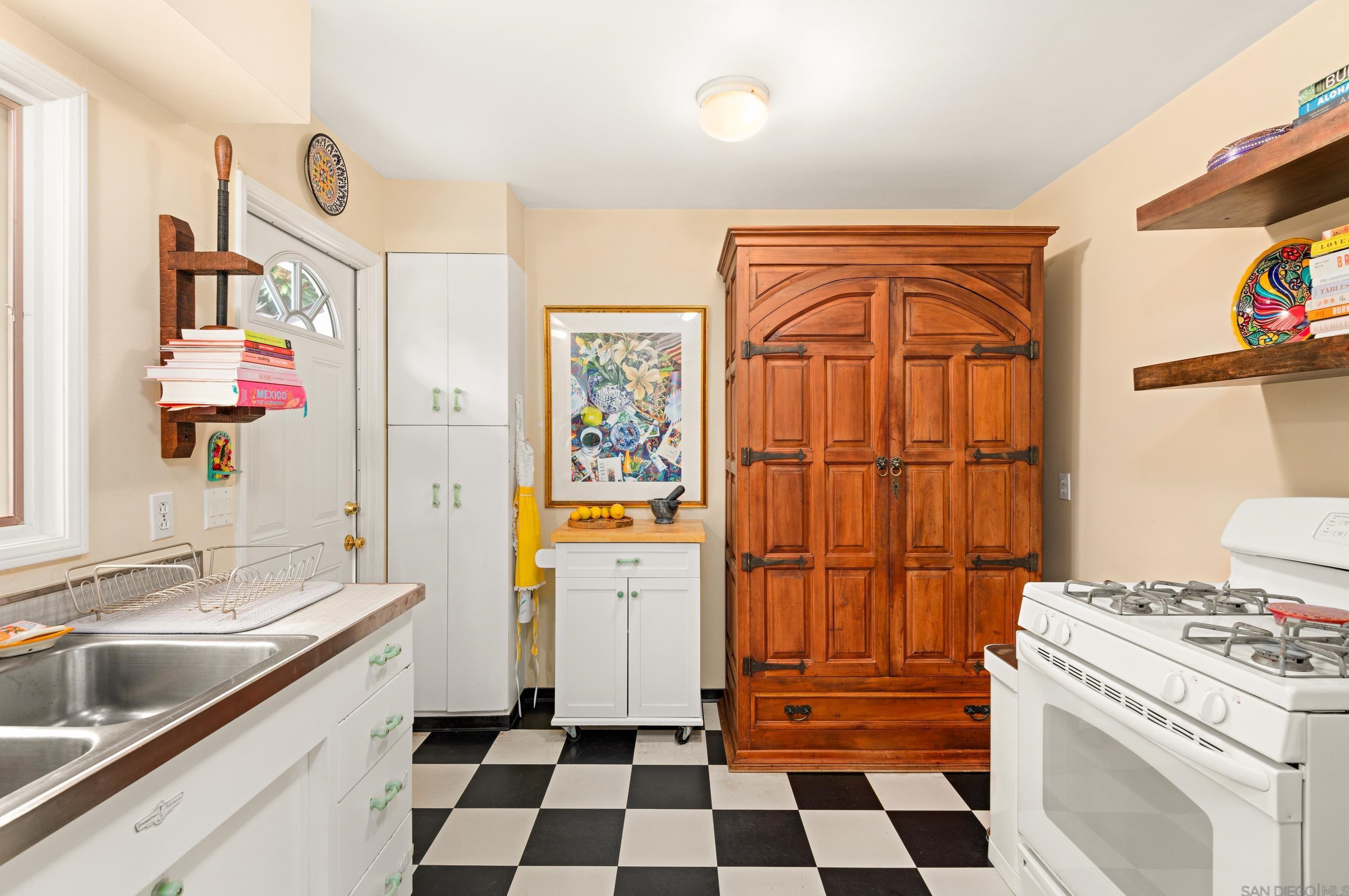 840 Tarento Dr, San Diego CA  92106-2826 exterior