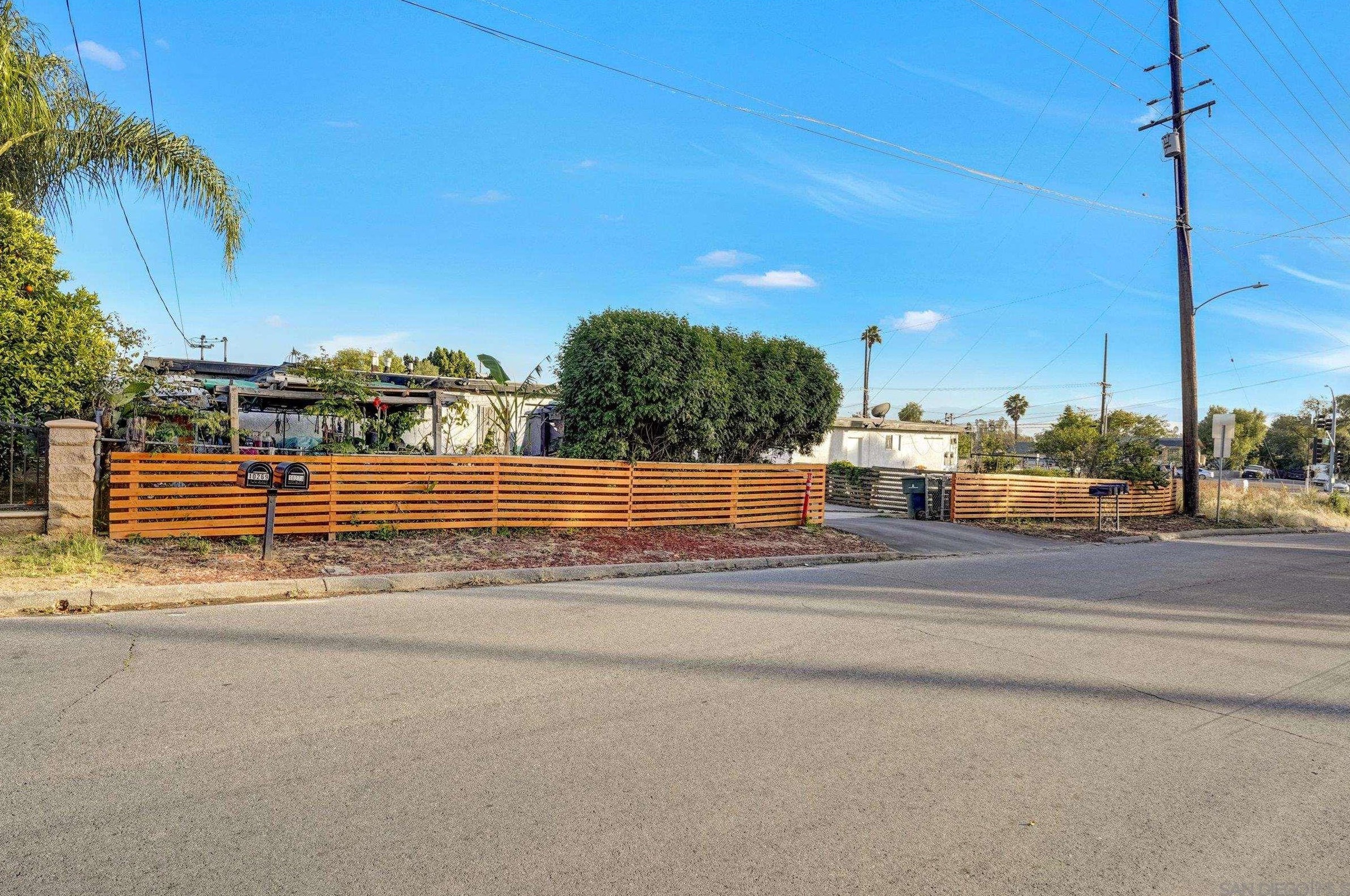 10260 Cook Ave, Riverside CA  92503-2819 exterior