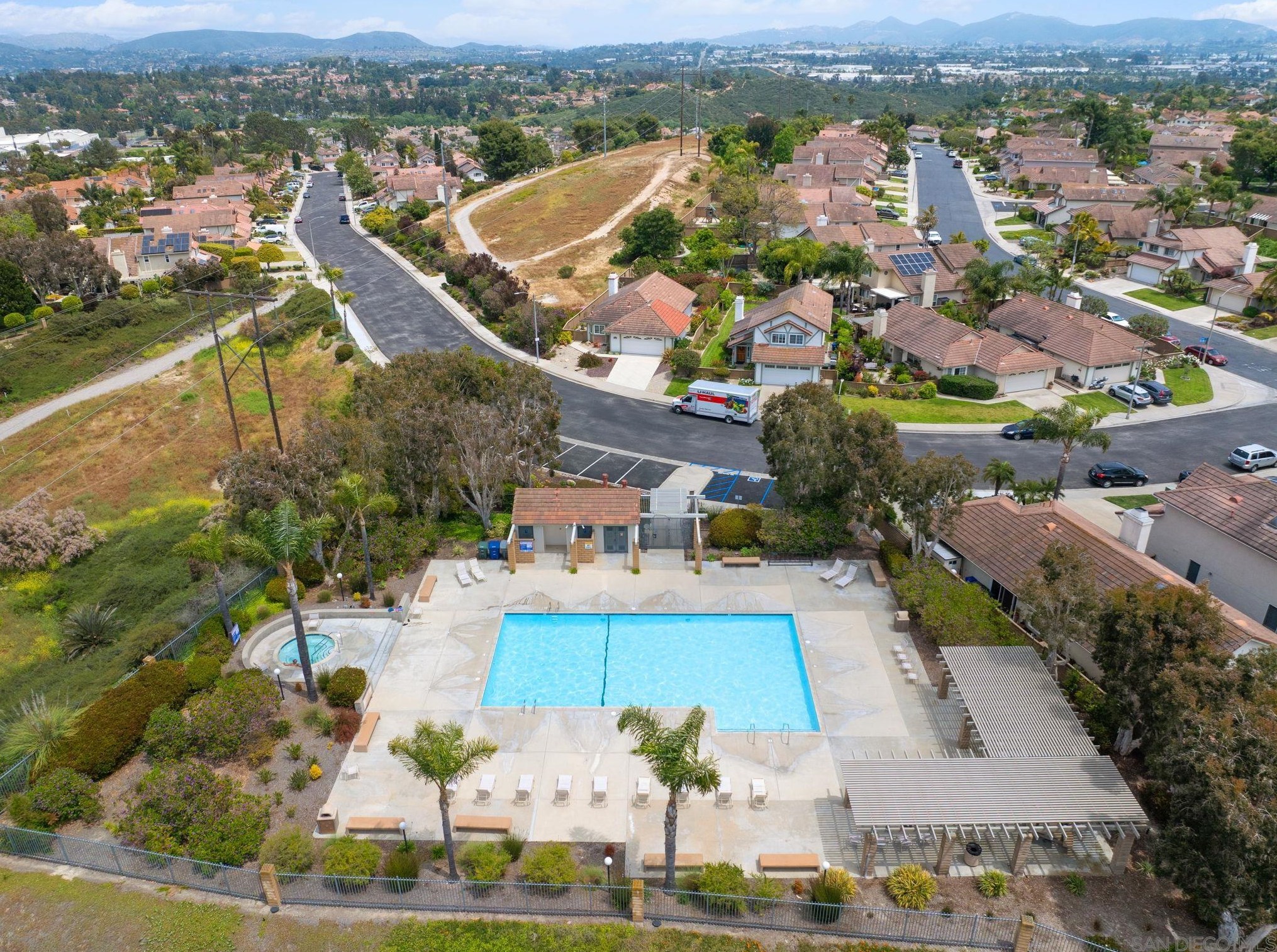 2016 Redwood Crst, Vista CA 92081-7337 exterior