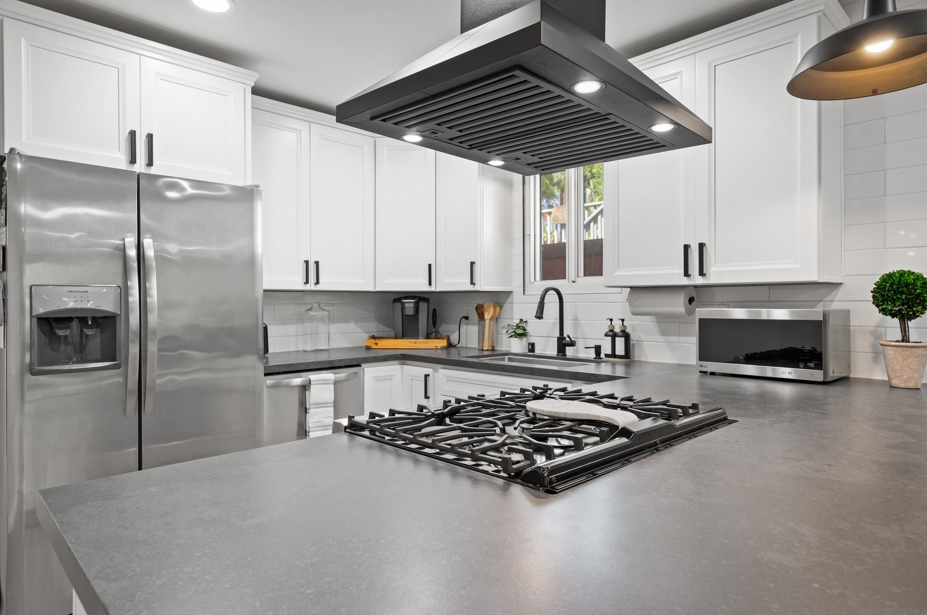 2726 A St, San Diego CA 92102-1020 exterior