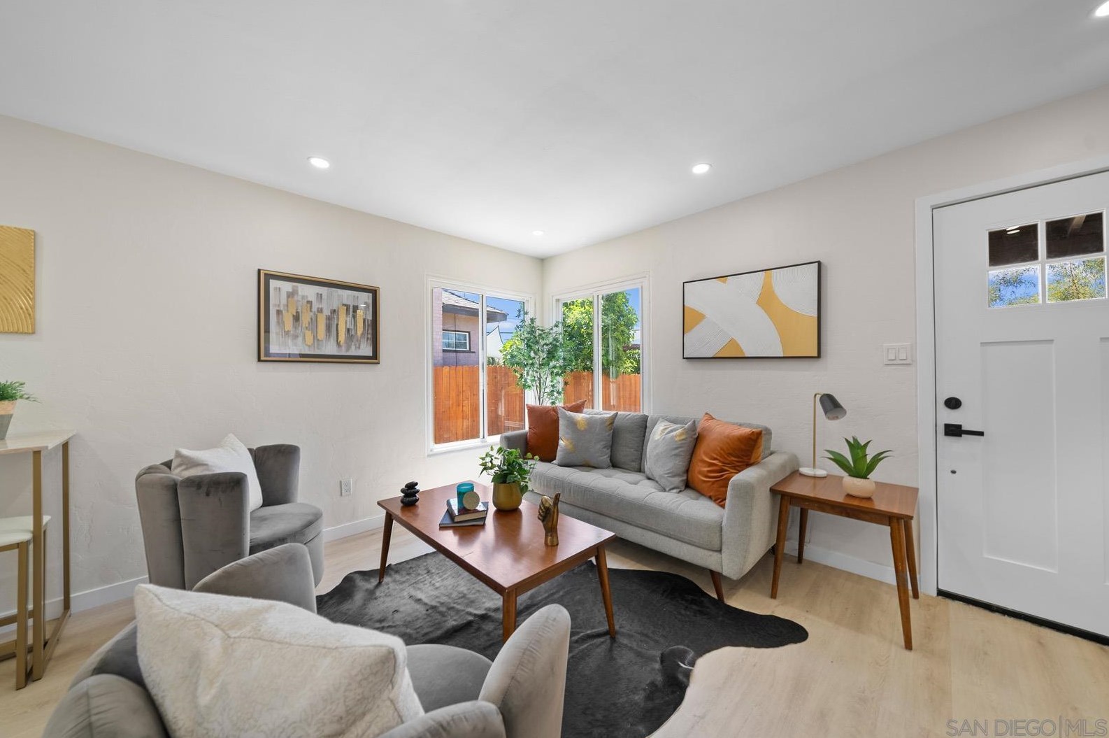 6984 Mohawk St, San Diego, CA 92115-1744