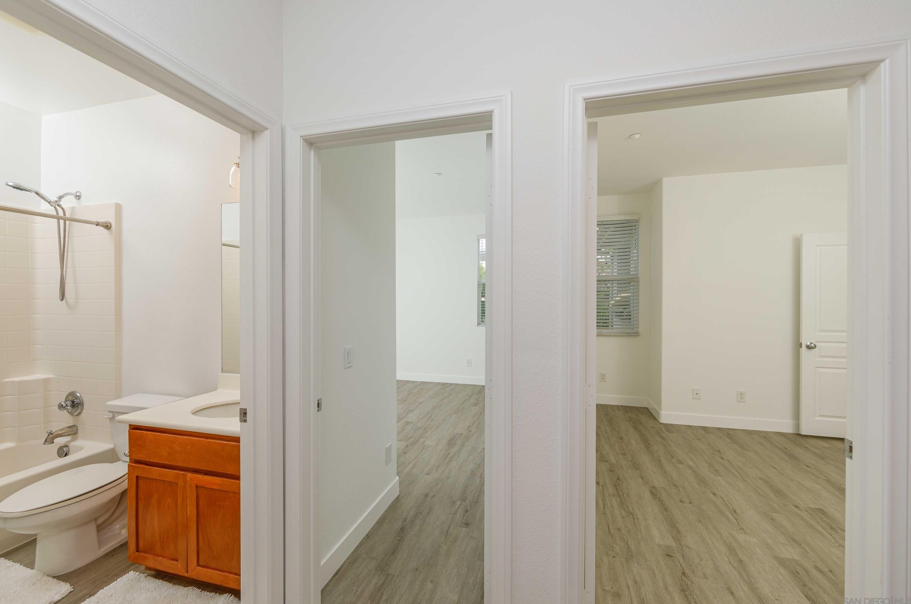 227 Calle Del Sol, Vista CA  92083-3624 exterior