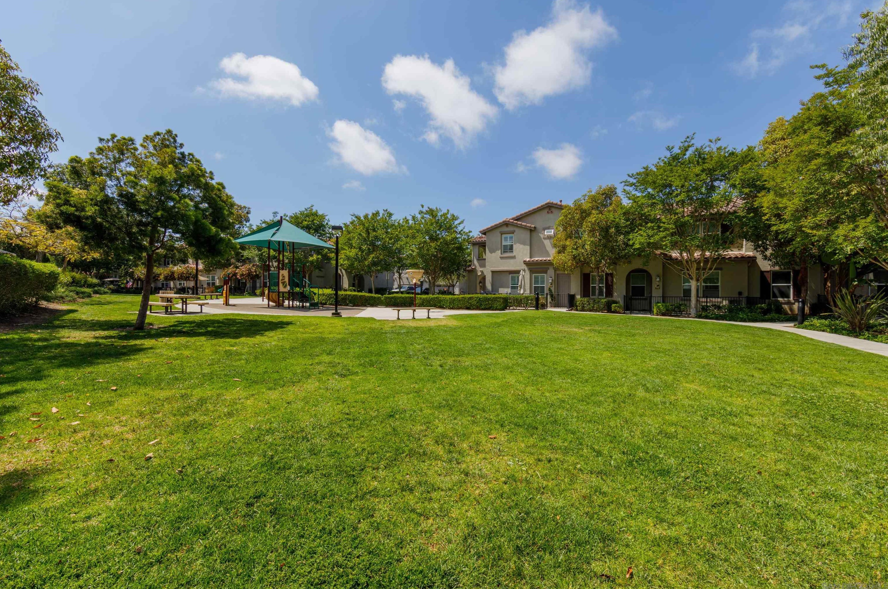 227 Calle Del Sol, Vista CA  92083-3624 exterior