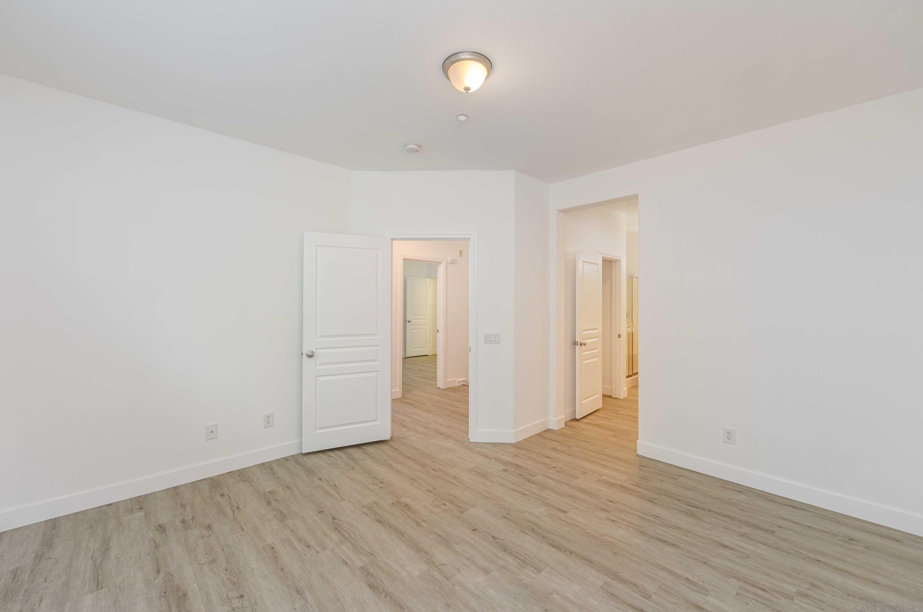 227 Calle Del Sol, Vista CA  92083-3624 exterior