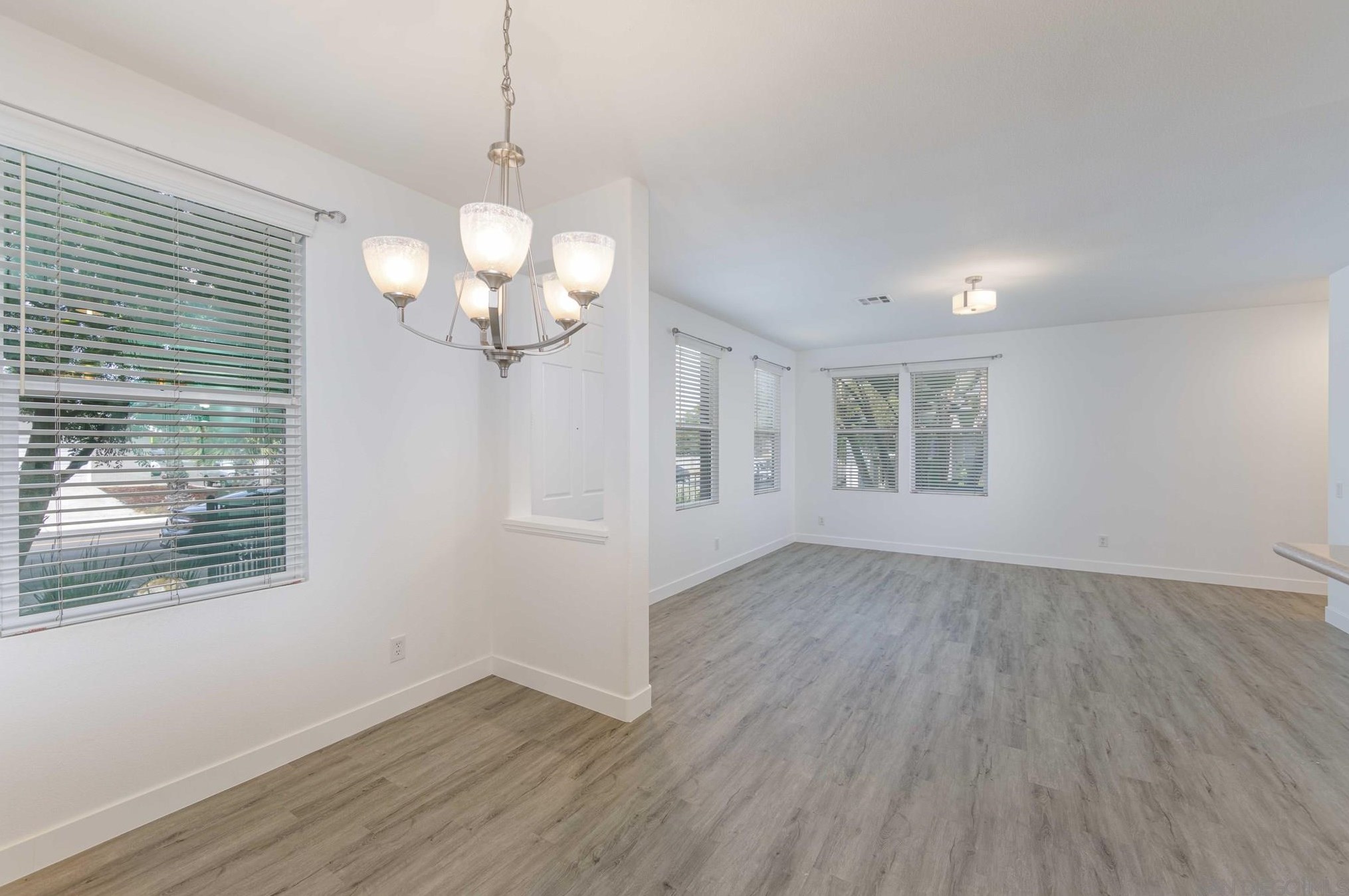 227 Calle Del Sol, Vista CA  92083-3624 exterior