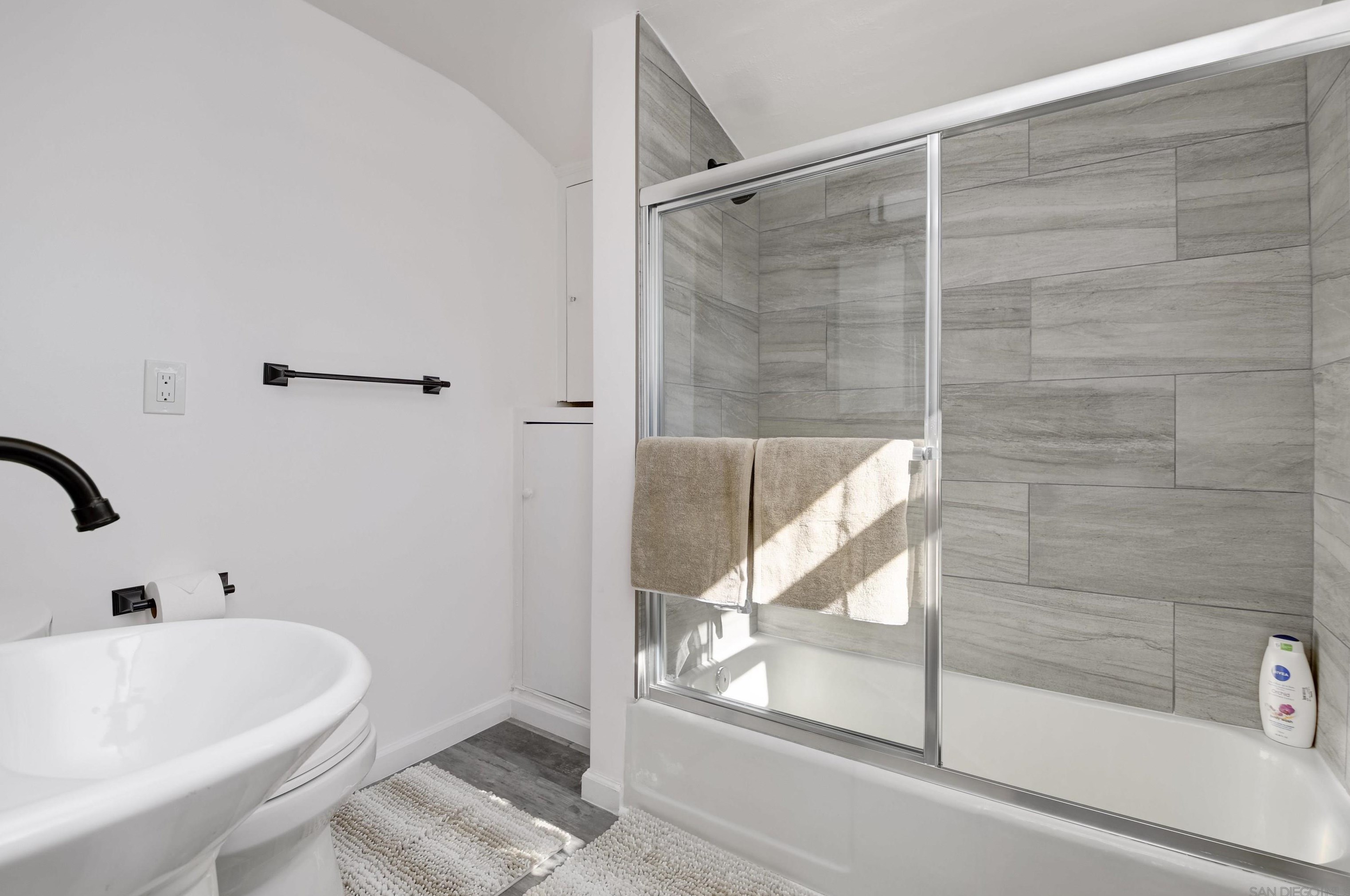 870 D Ave, San Diego CA 92118-1759 exterior