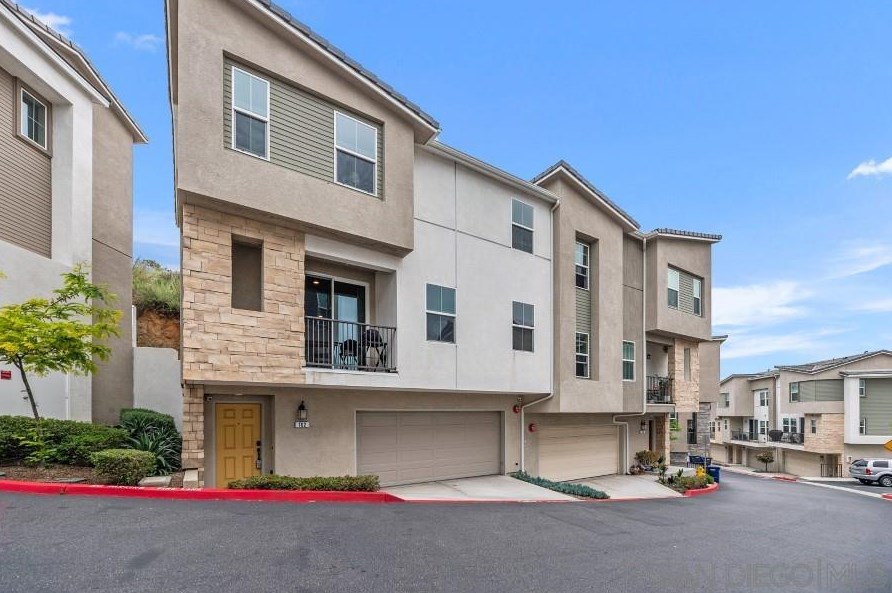 367 Fitzpatrick Rd, San Marcos, CA 92069-1605