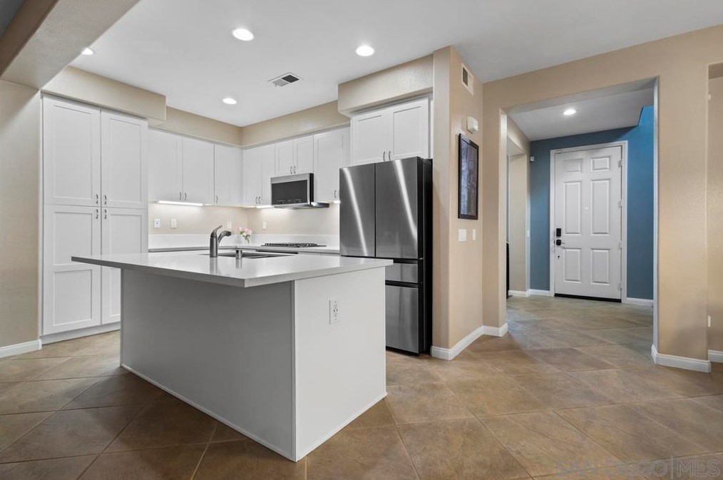2234 Old Barn Ln, Chula Vista, CA 91915-1945
