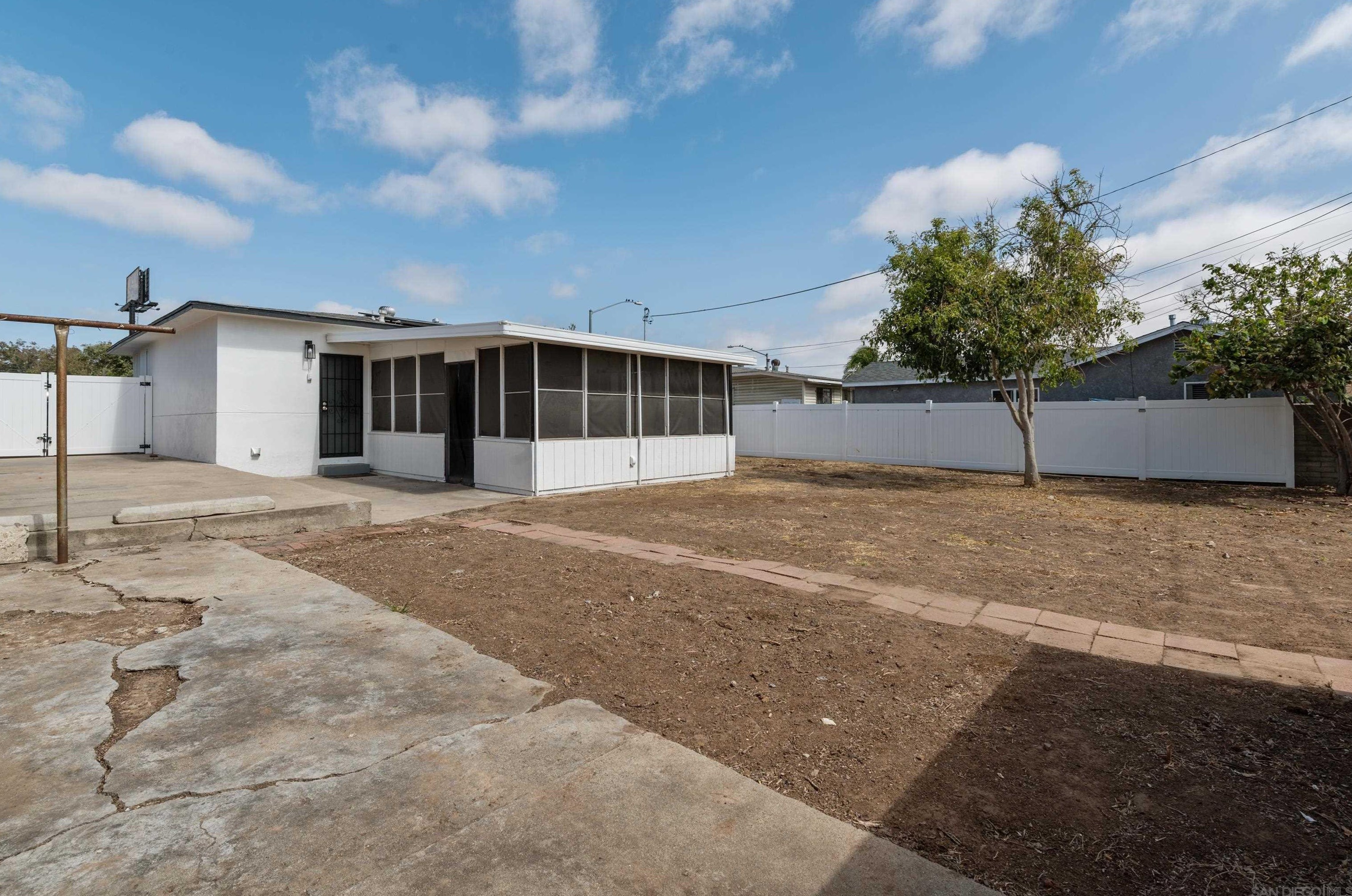 3116 54 St, San Diego CA 92105-3704 exterior