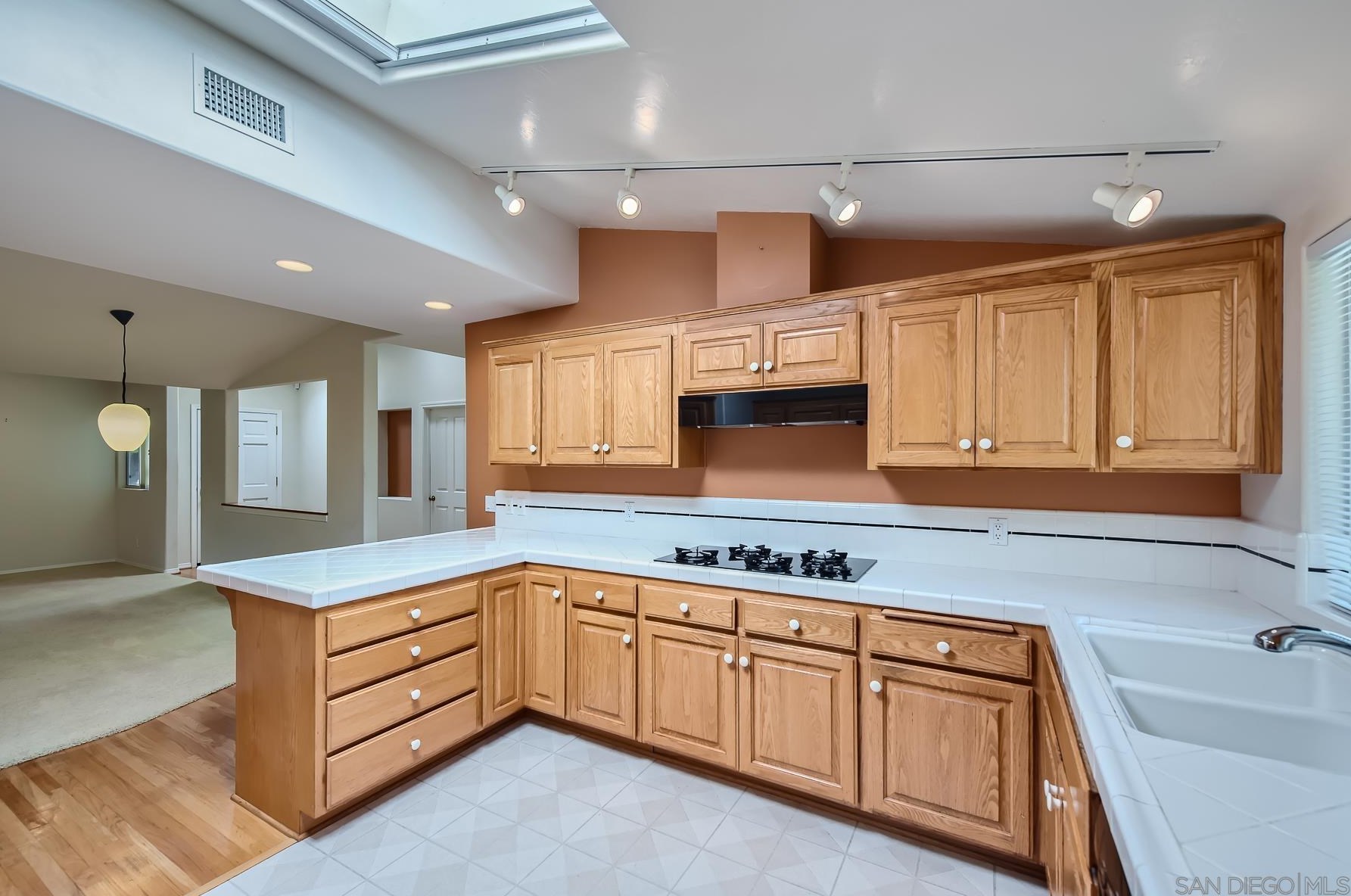 5482 Brunswick Ave, San Diego CA 92120-1903 exterior