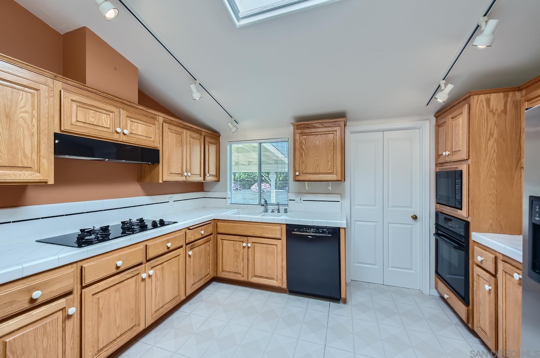 5482 Brunswick Ave, San Diego CA 92120-1903 exterior