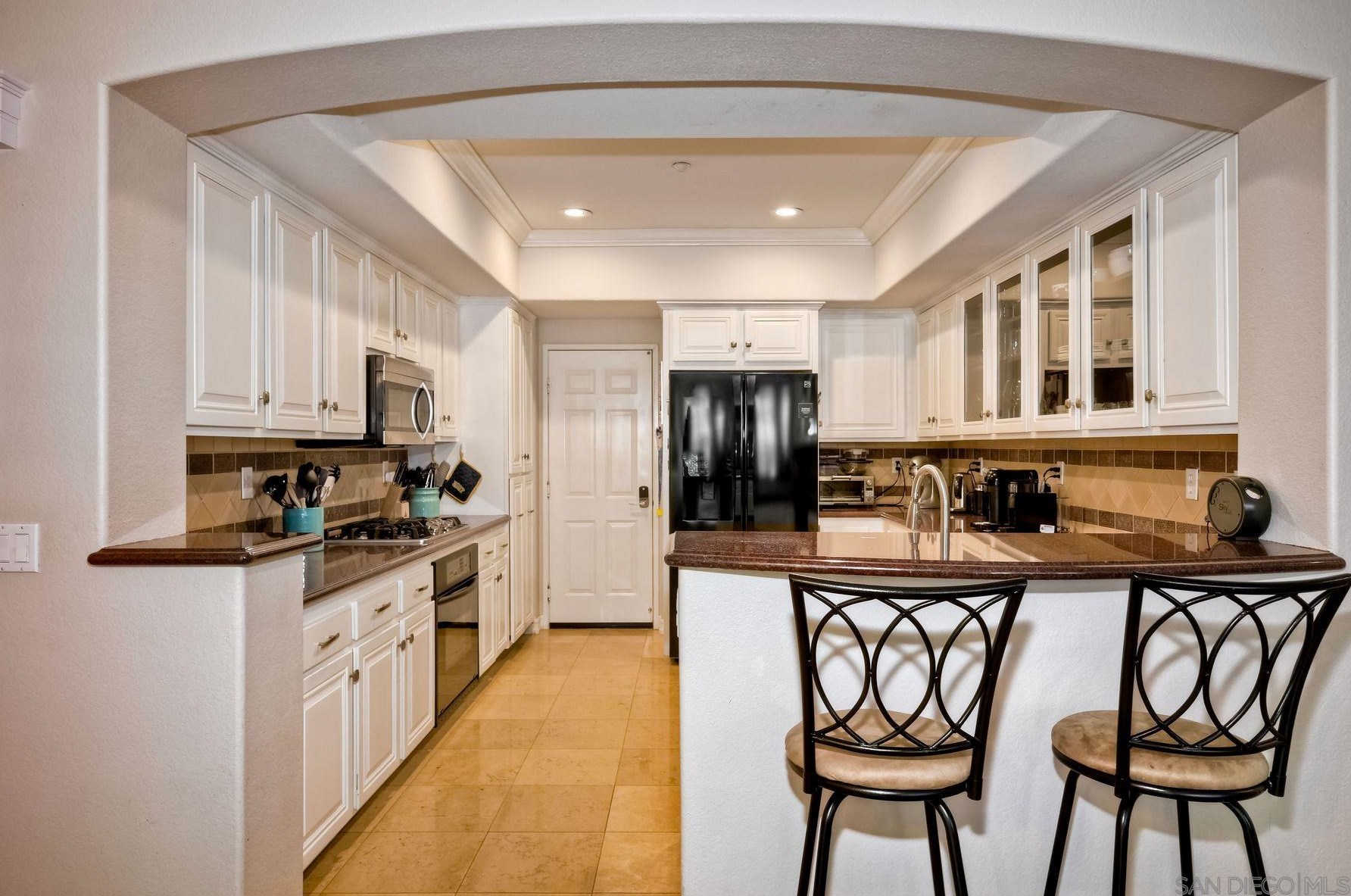 2841 Piantino Cir, San Diego CA  92108-4762 exterior