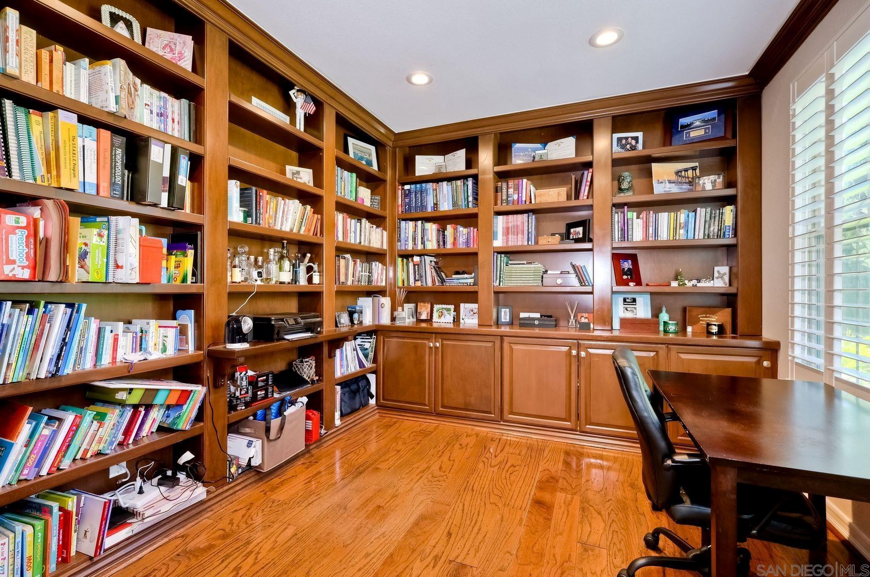 2841 Piantino Cir, San Diego CA  92108-4762 exterior