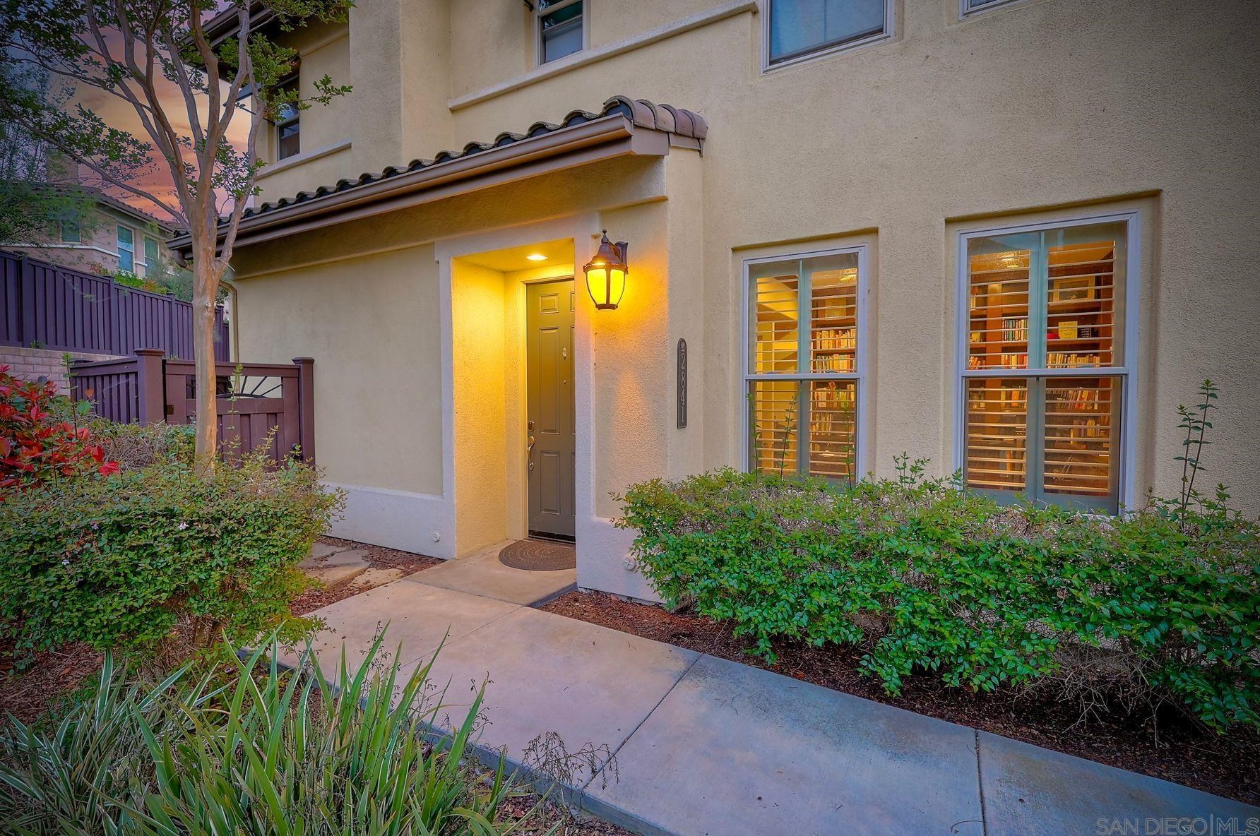 2841 Piantino Cir, San Diego CA  92108-4762 exterior